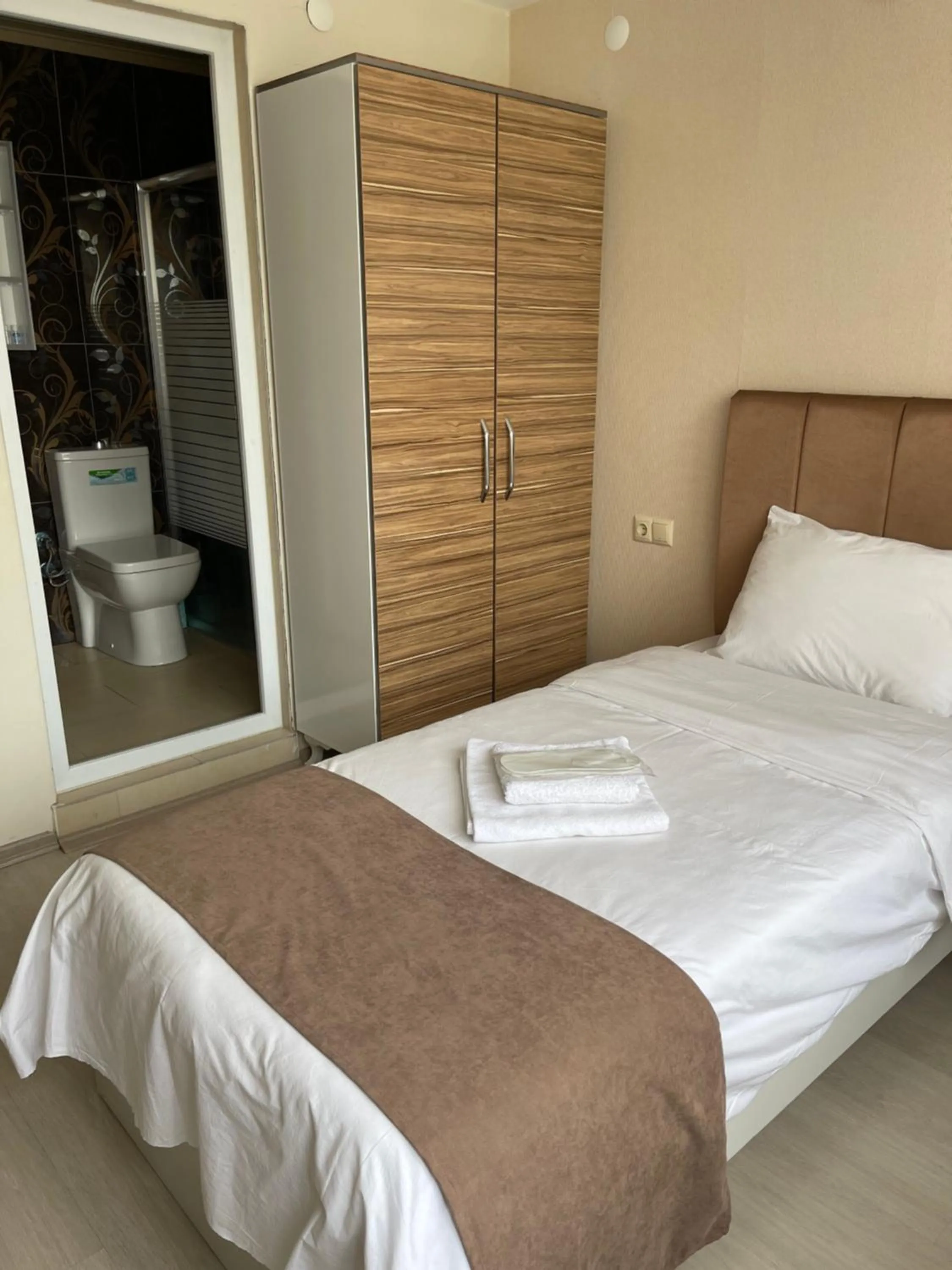 Photo of the whole room, Bed in Bursa Malkoc Hotel