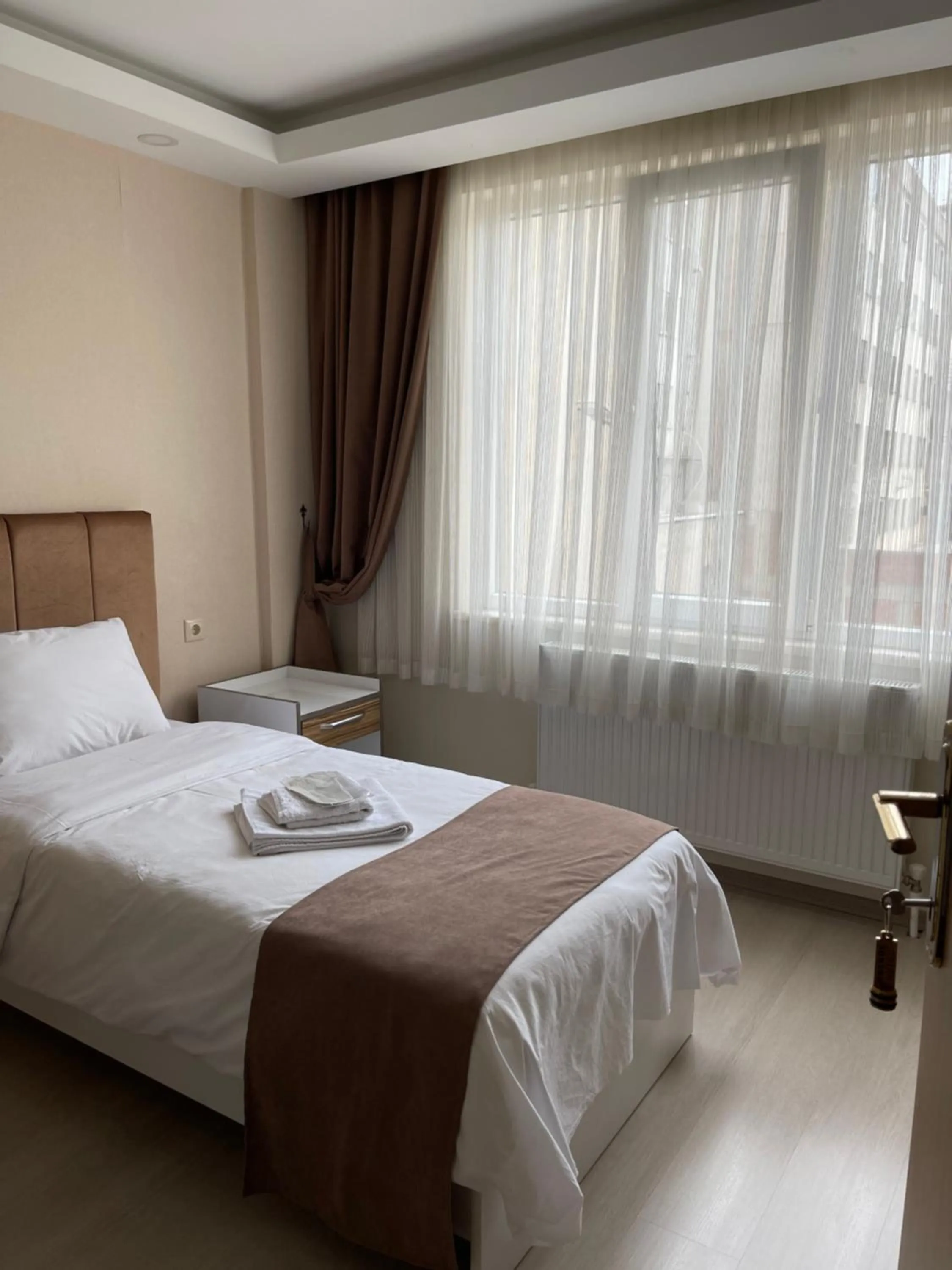 Photo of the whole room, Bed in Bursa Malkoc Hotel