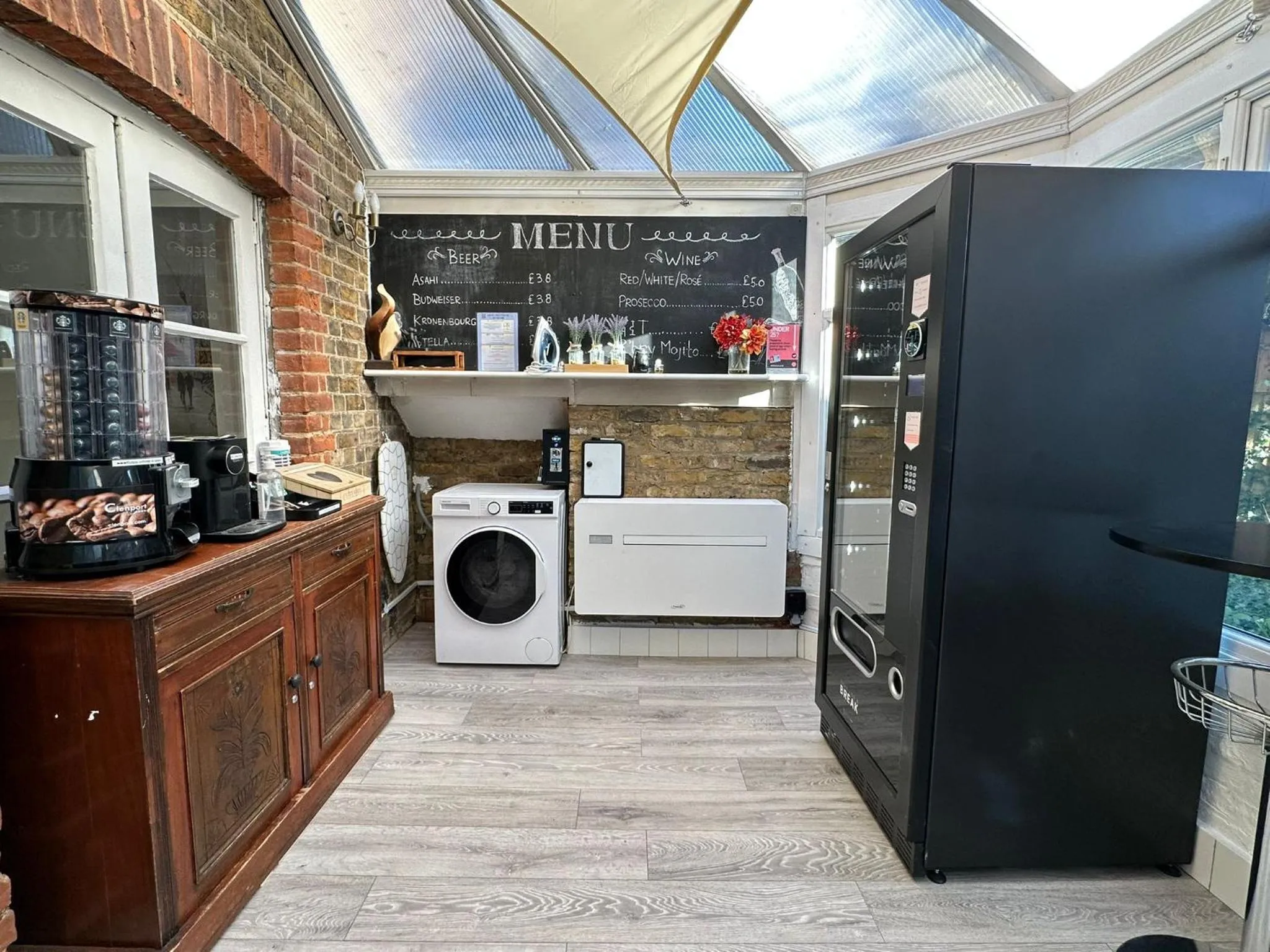 vending machine in Sleeplicity London Heathrow