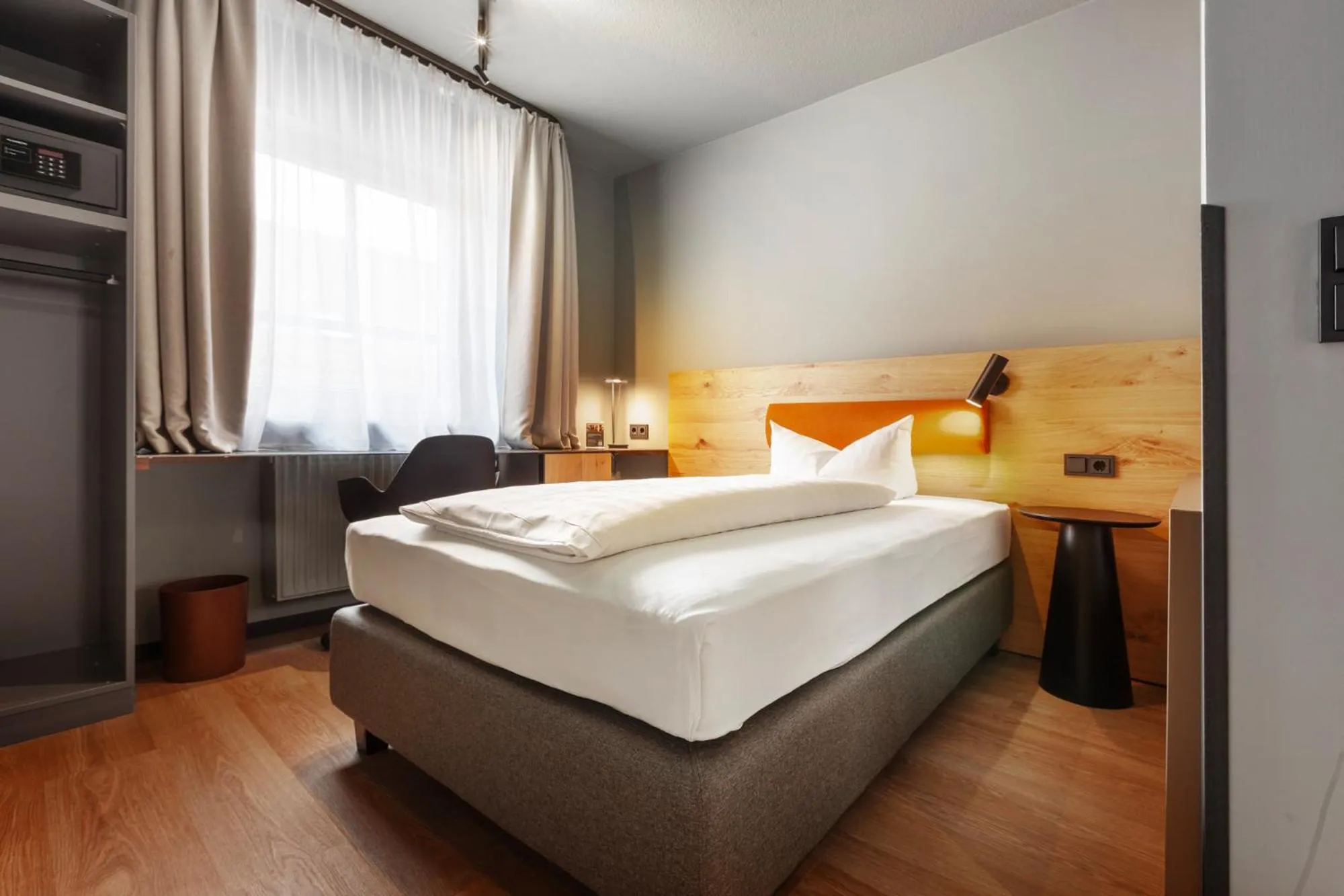 Photo of the whole room, Bed in Hotel am Jakobsmarkt