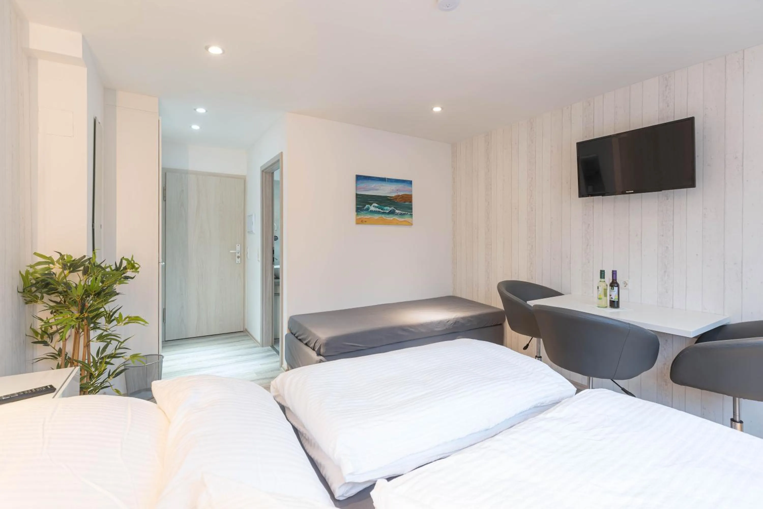 Other, Bed in Messe-Hotelzimmer-Einzimmerappartement