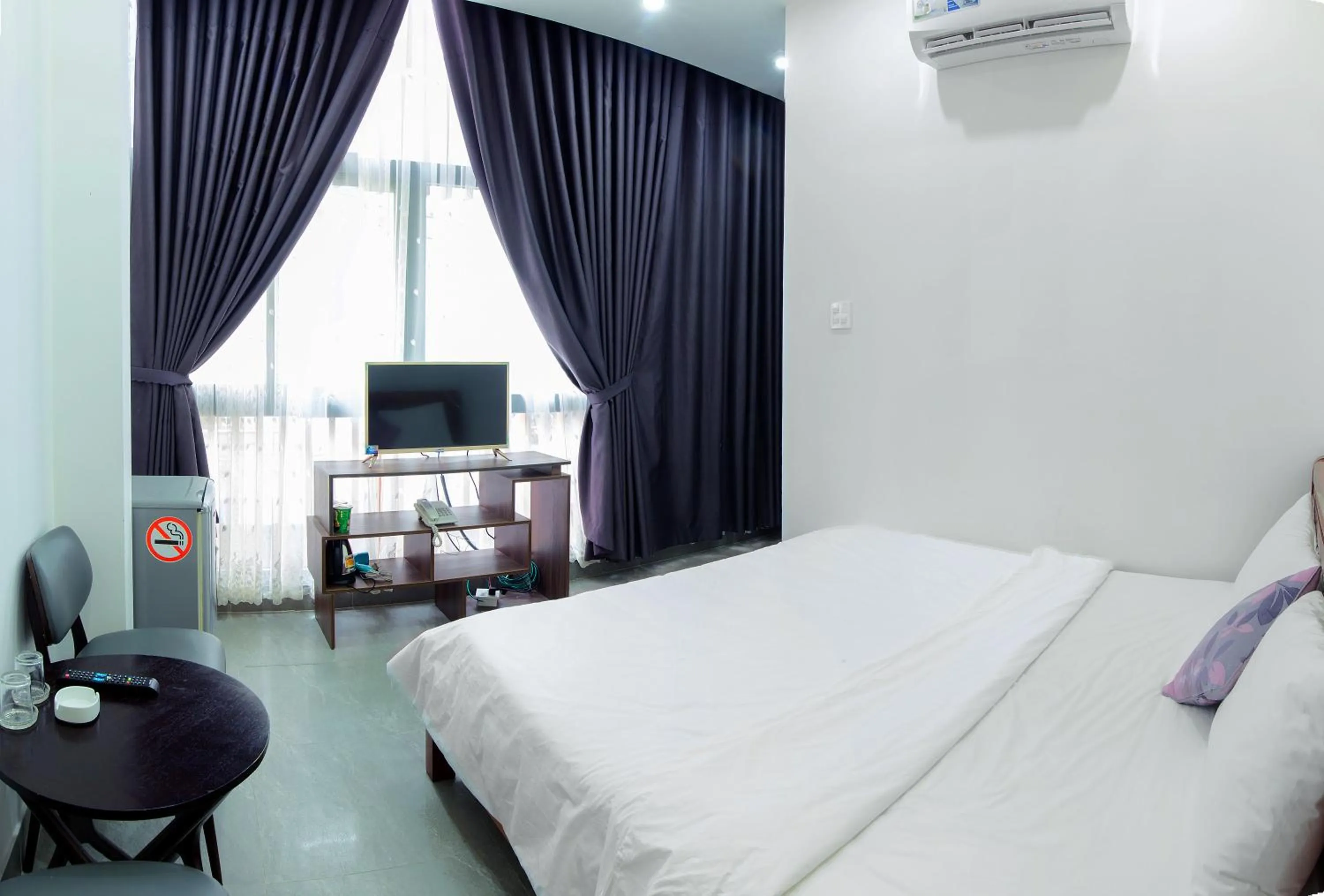 Bedroom, Bed in Hoa Cát Hotel