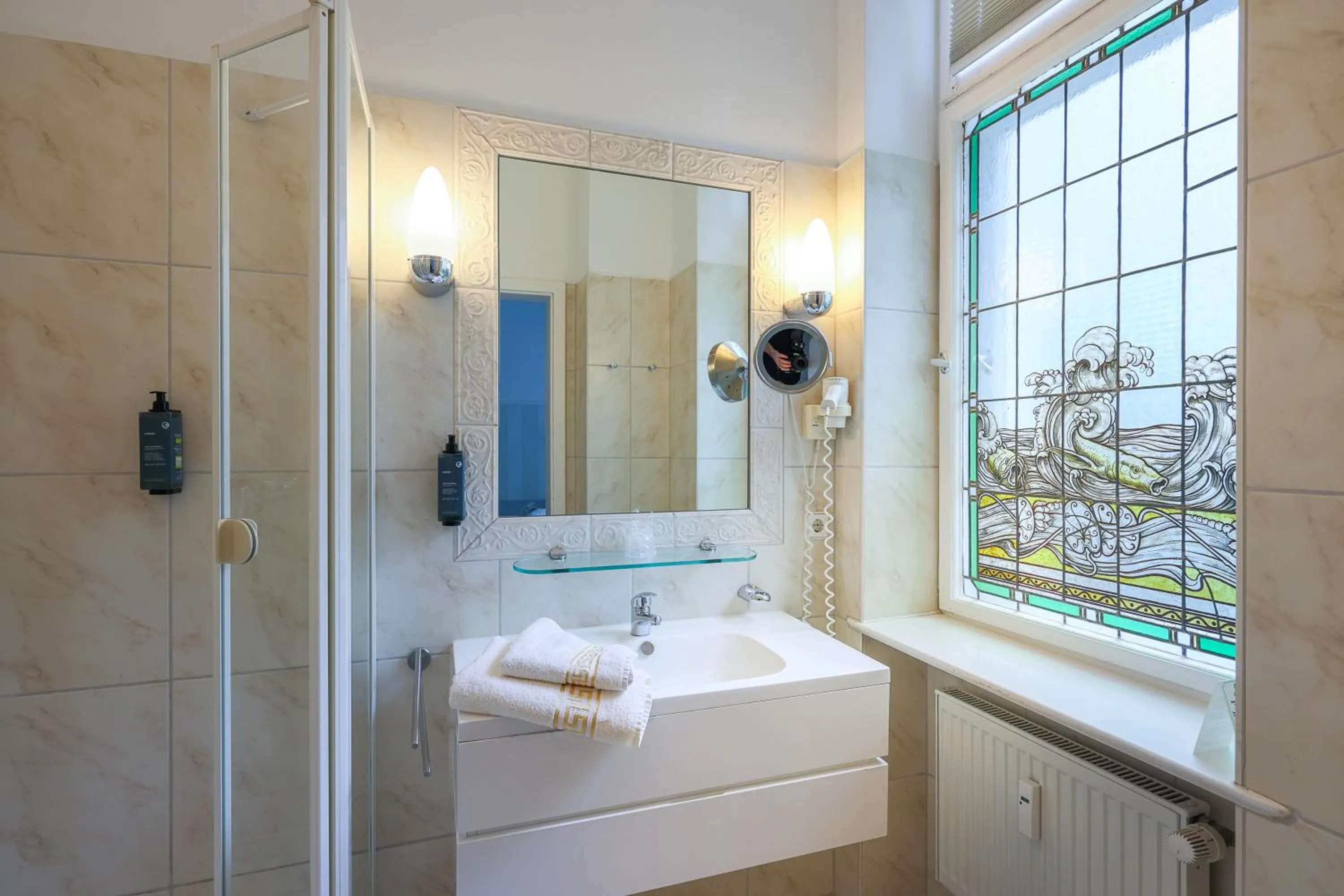 Shower in Hotel Augusta Am Kurfürstendamm