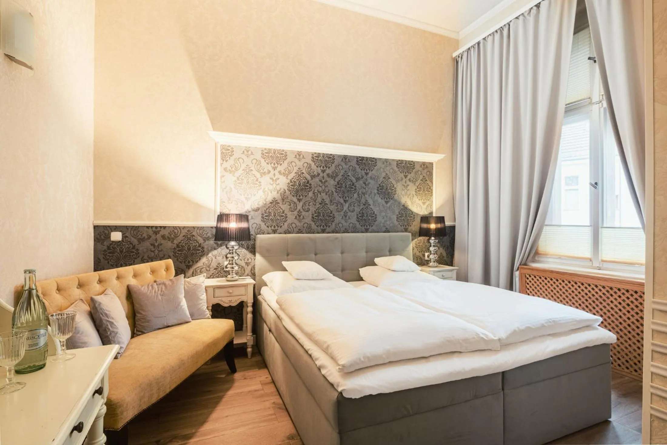 Bed in Hotel Augusta Am Kurfürstendamm