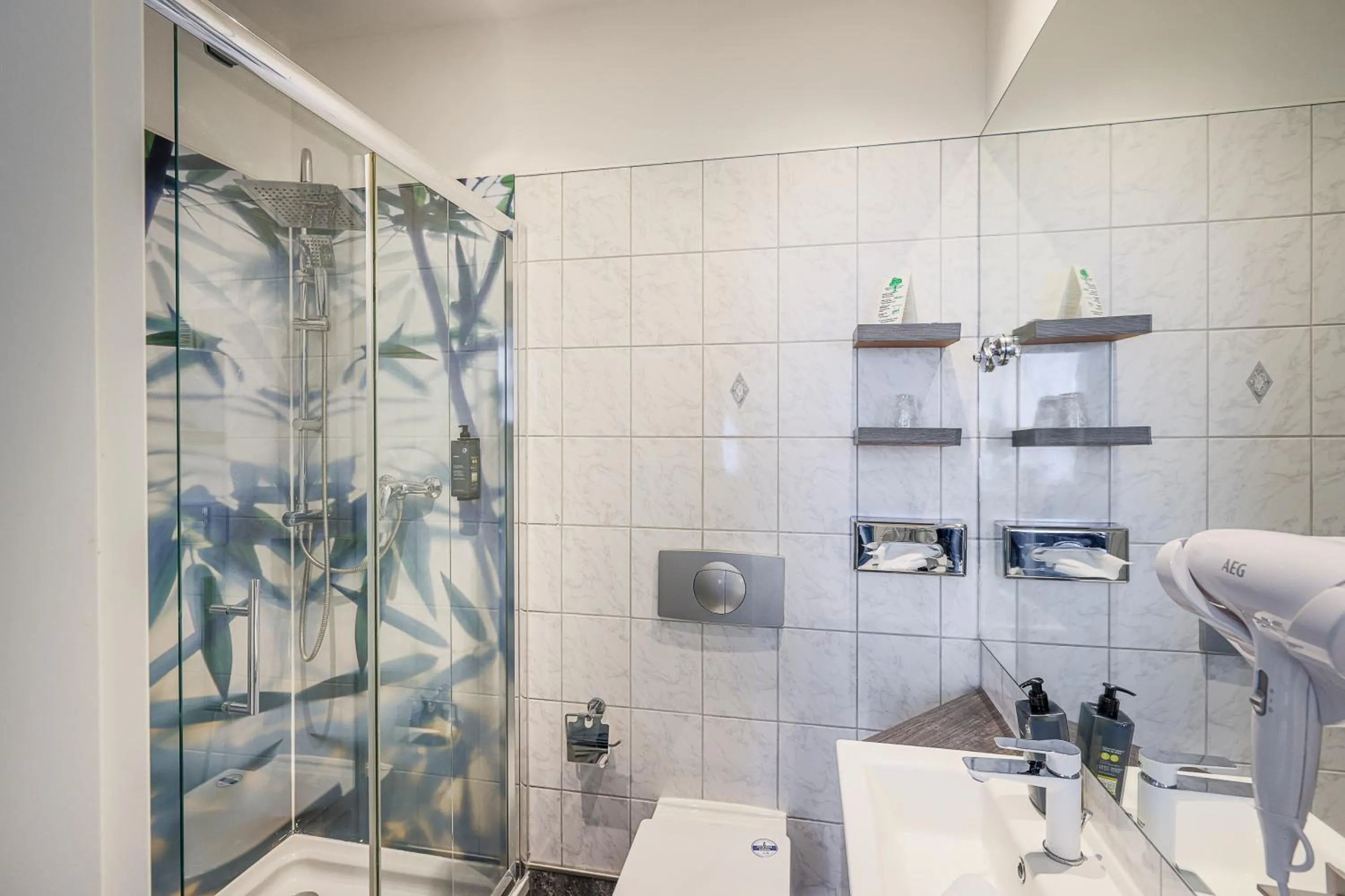 Shower in Hotel Augusta Am Kurfürstendamm