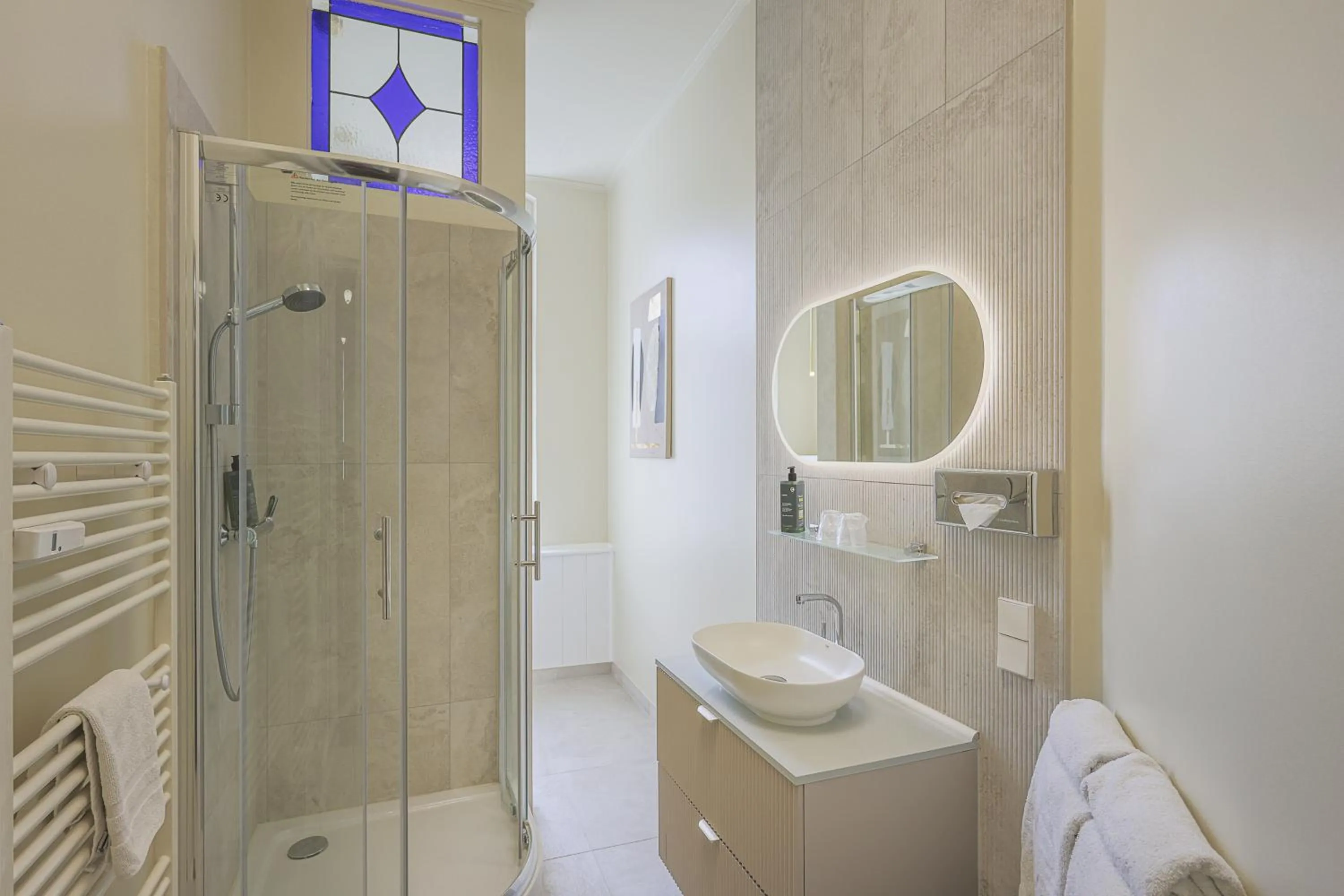 Shower in Hotel Augusta Am Kurfürstendamm