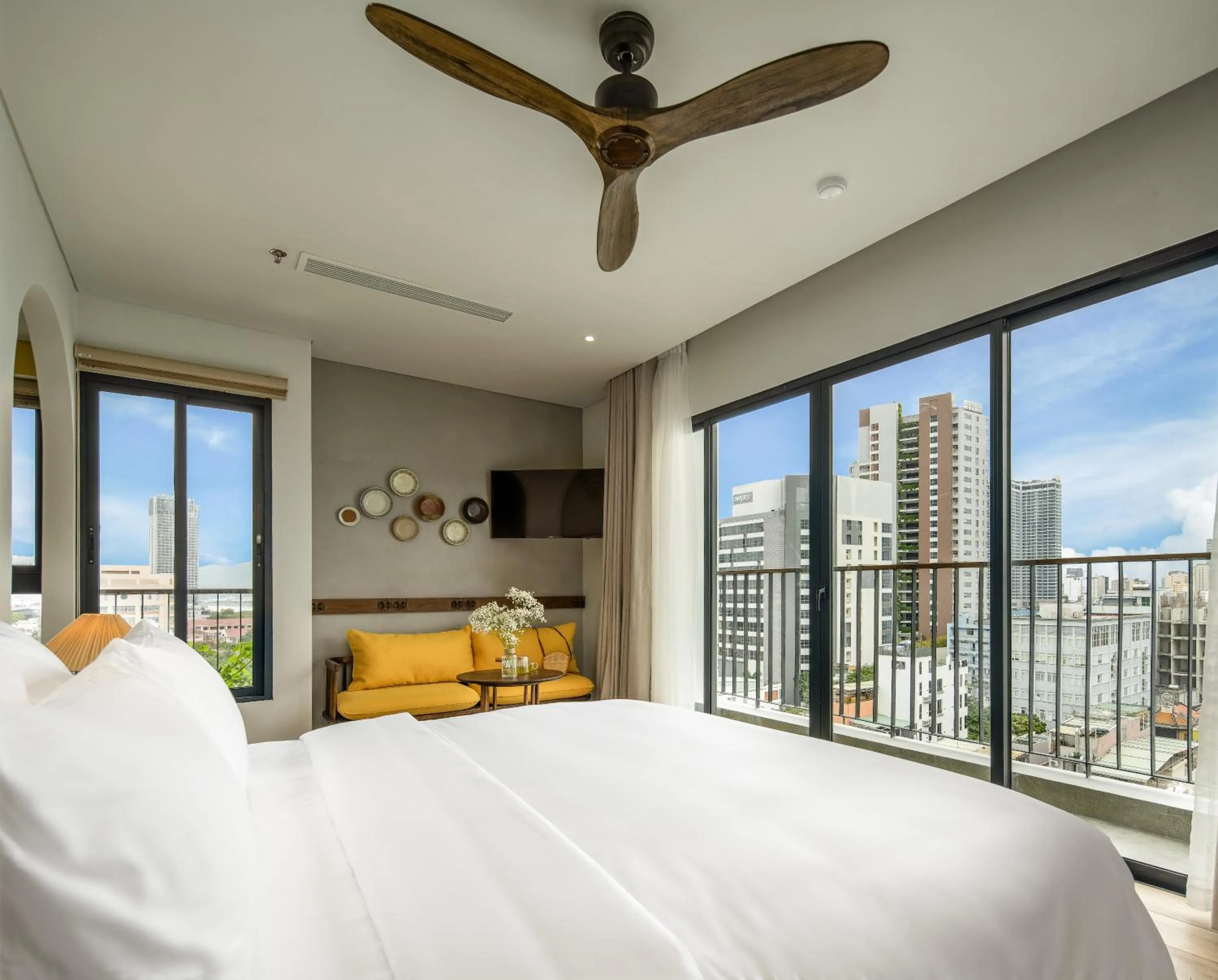 Photo of the whole room, Bed in Seahorse Tropical Da Nang Hotel by Haviland