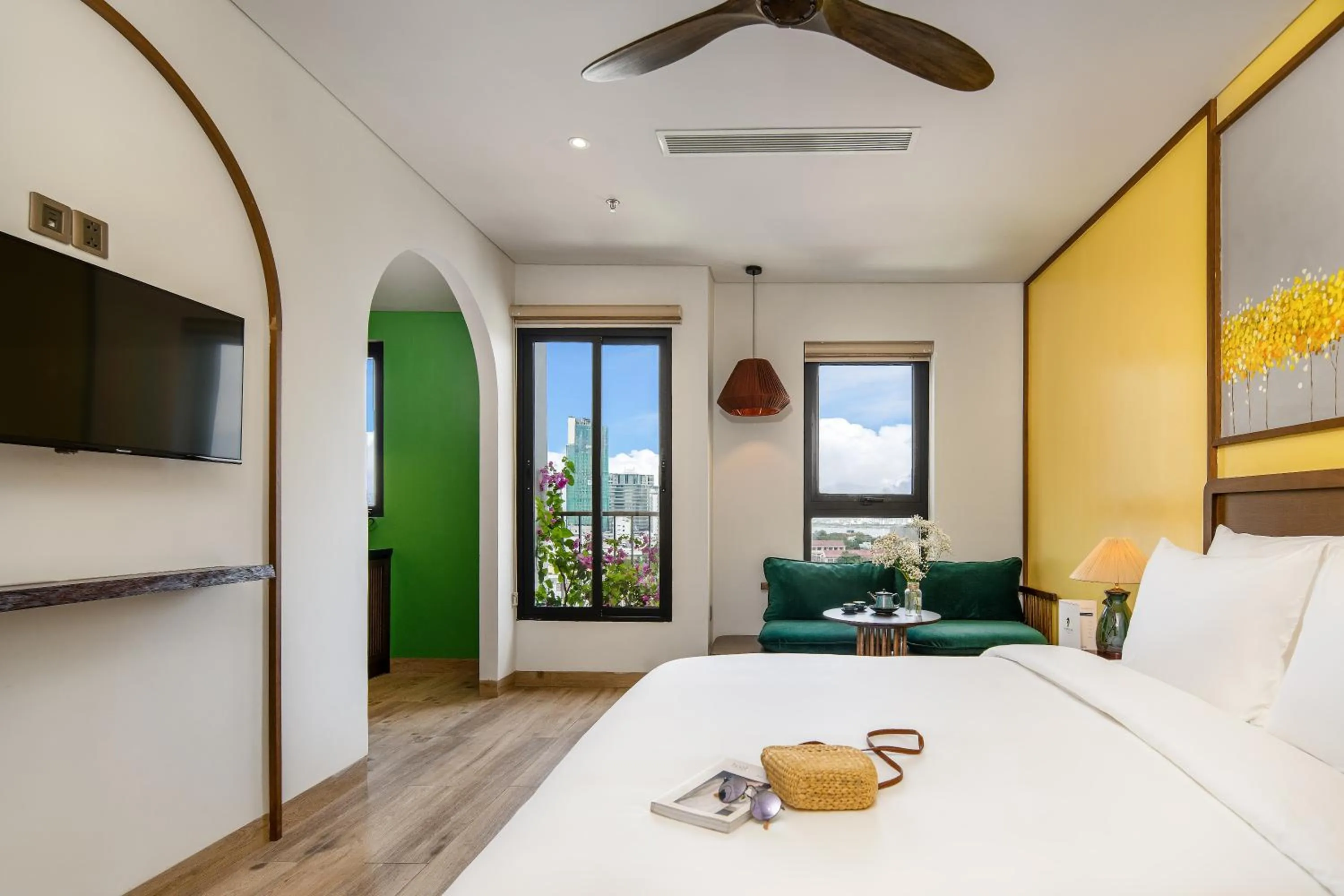 Photo of the whole room, Bed in Seahorse Tropical Da Nang Hotel by Haviland