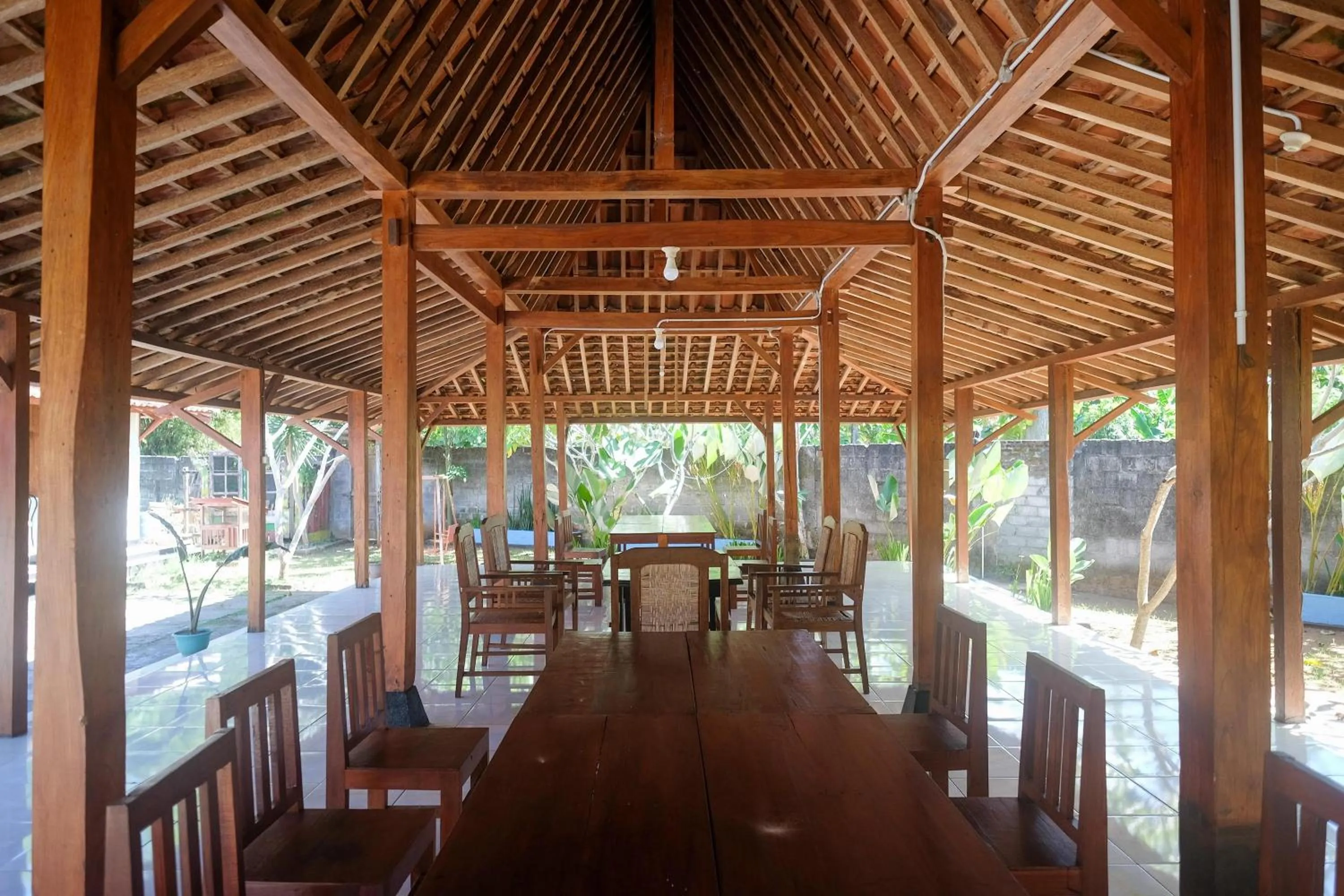 Property building, Restaurant/Places to Eat in RedDoorz Syariah near Alun Alun Wonosari