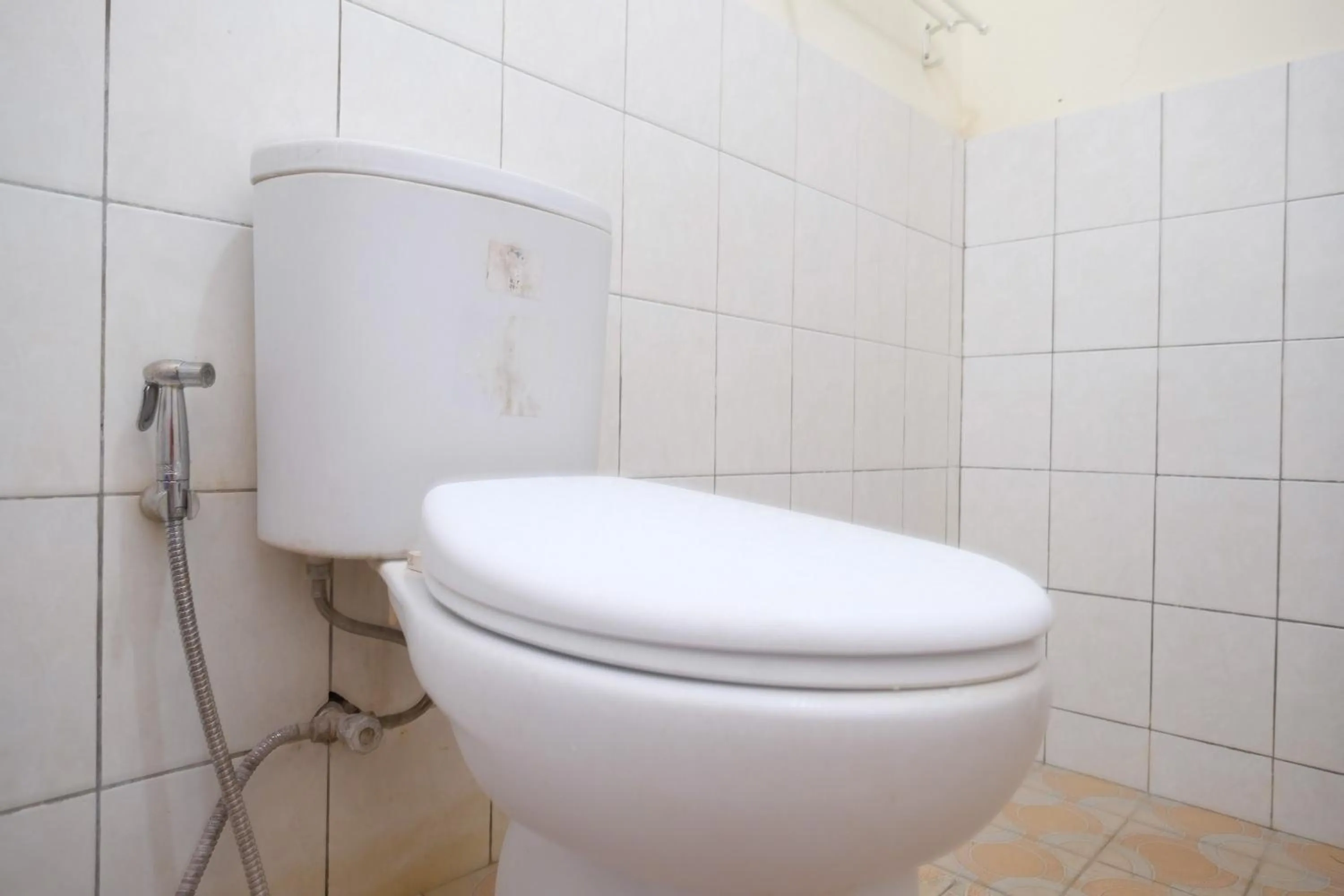 Toilet, Bathroom in RedDoorz Syariah near Alun Alun Wonosari