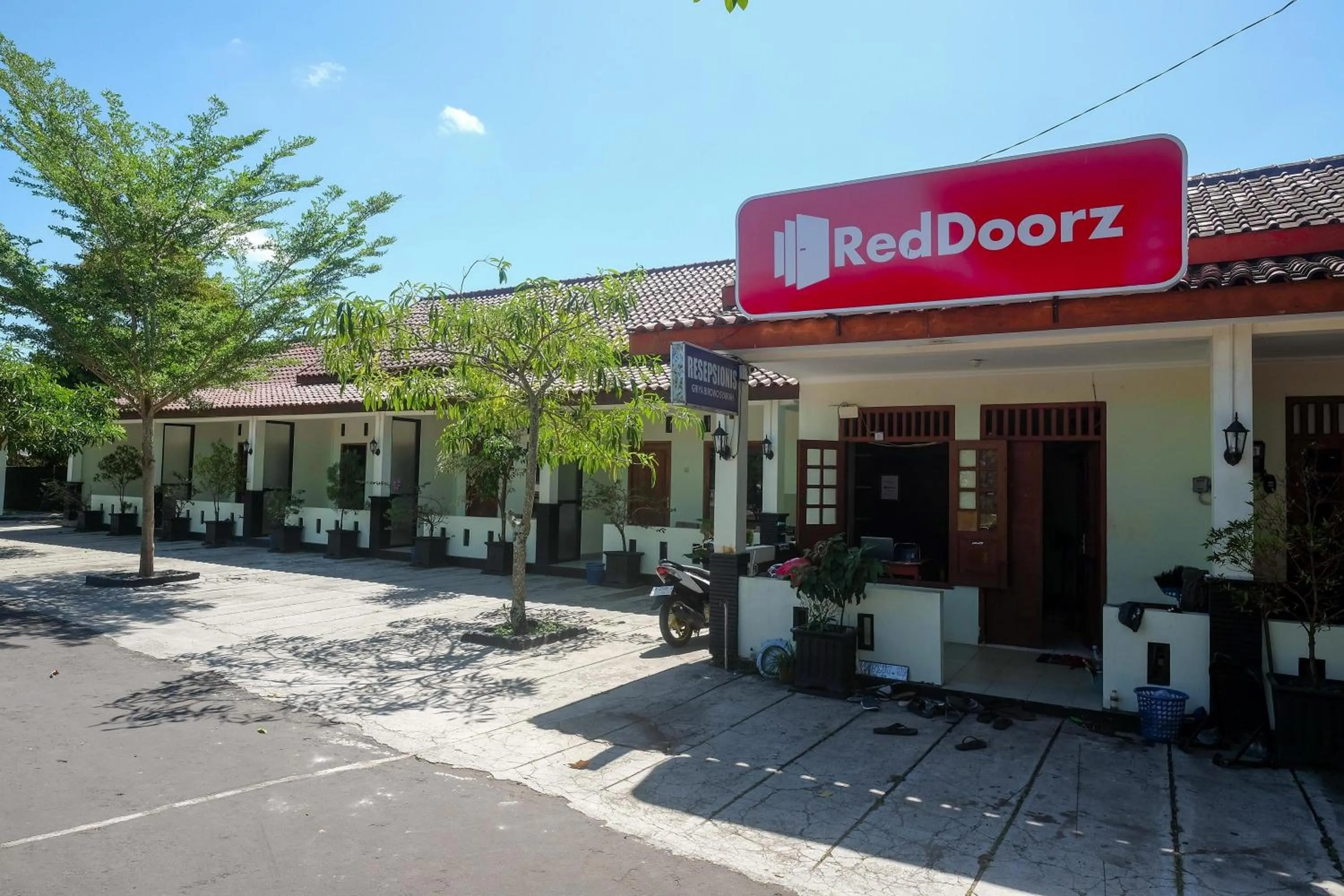 Property Building in RedDoorz Syariah near Alun Alun Wonosari