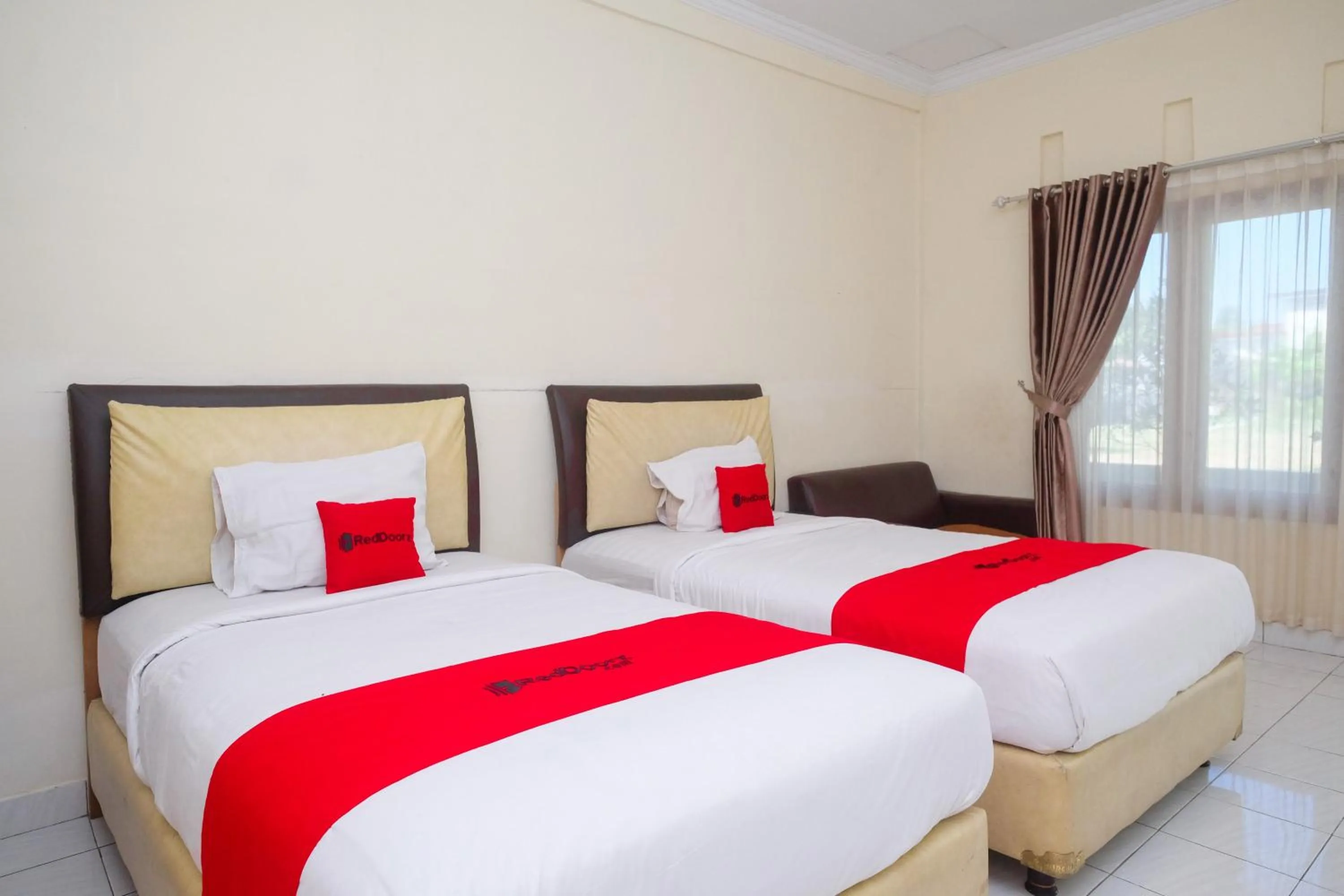 Bed in RedDoorz Syariah near Alun Alun Wonosari