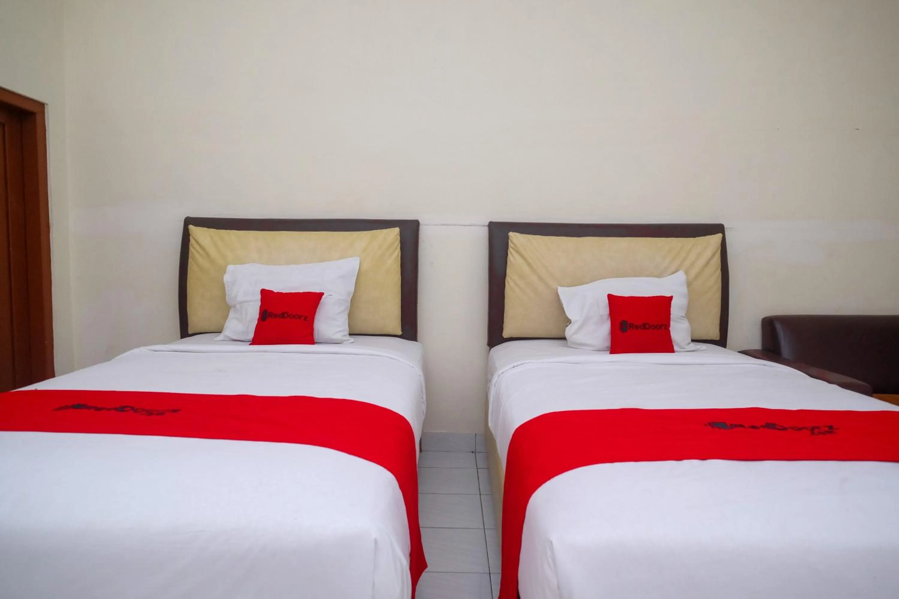 Bed in RedDoorz Syariah near Alun Alun Wonosari