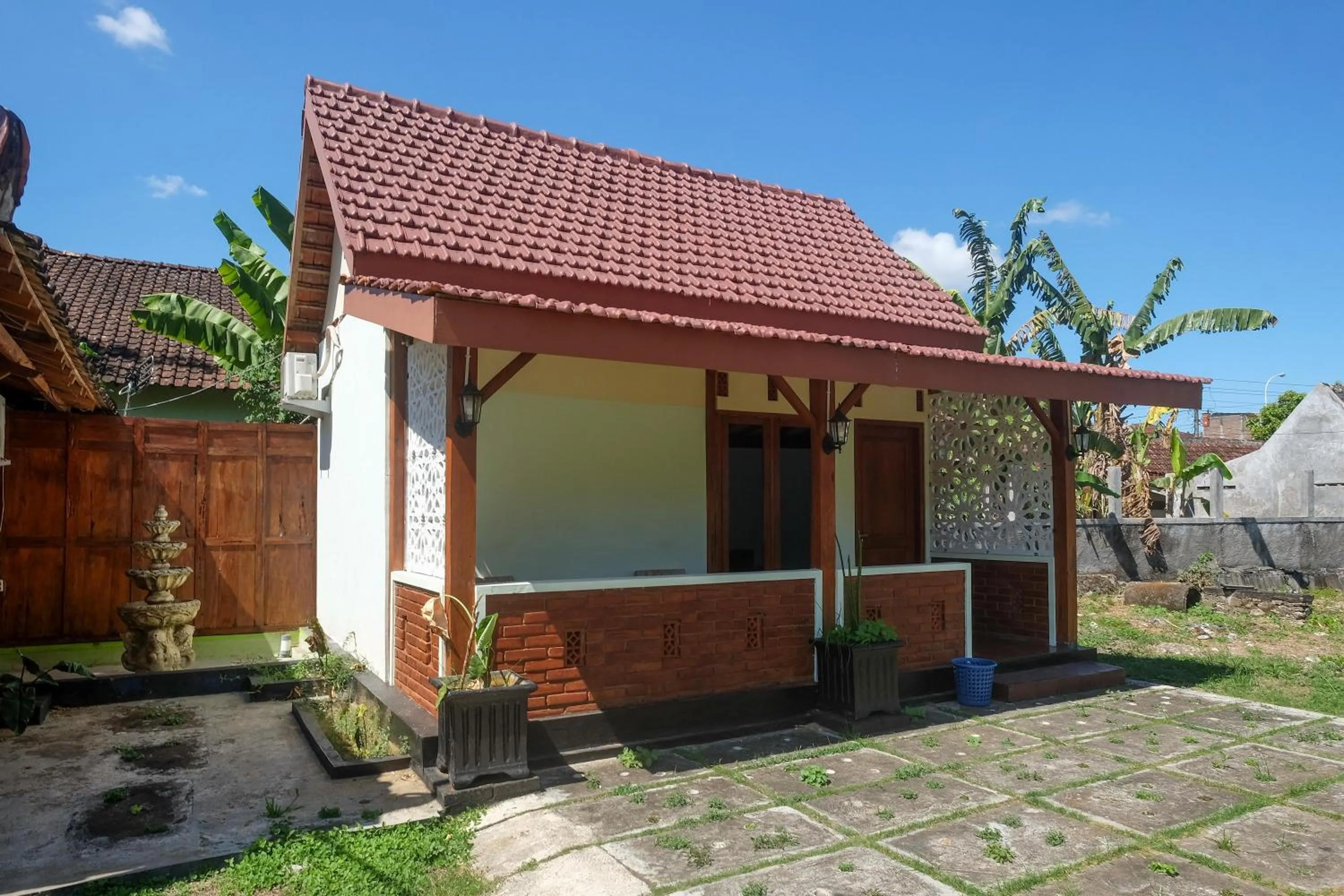 Property Building in RedDoorz Syariah near Alun Alun Wonosari