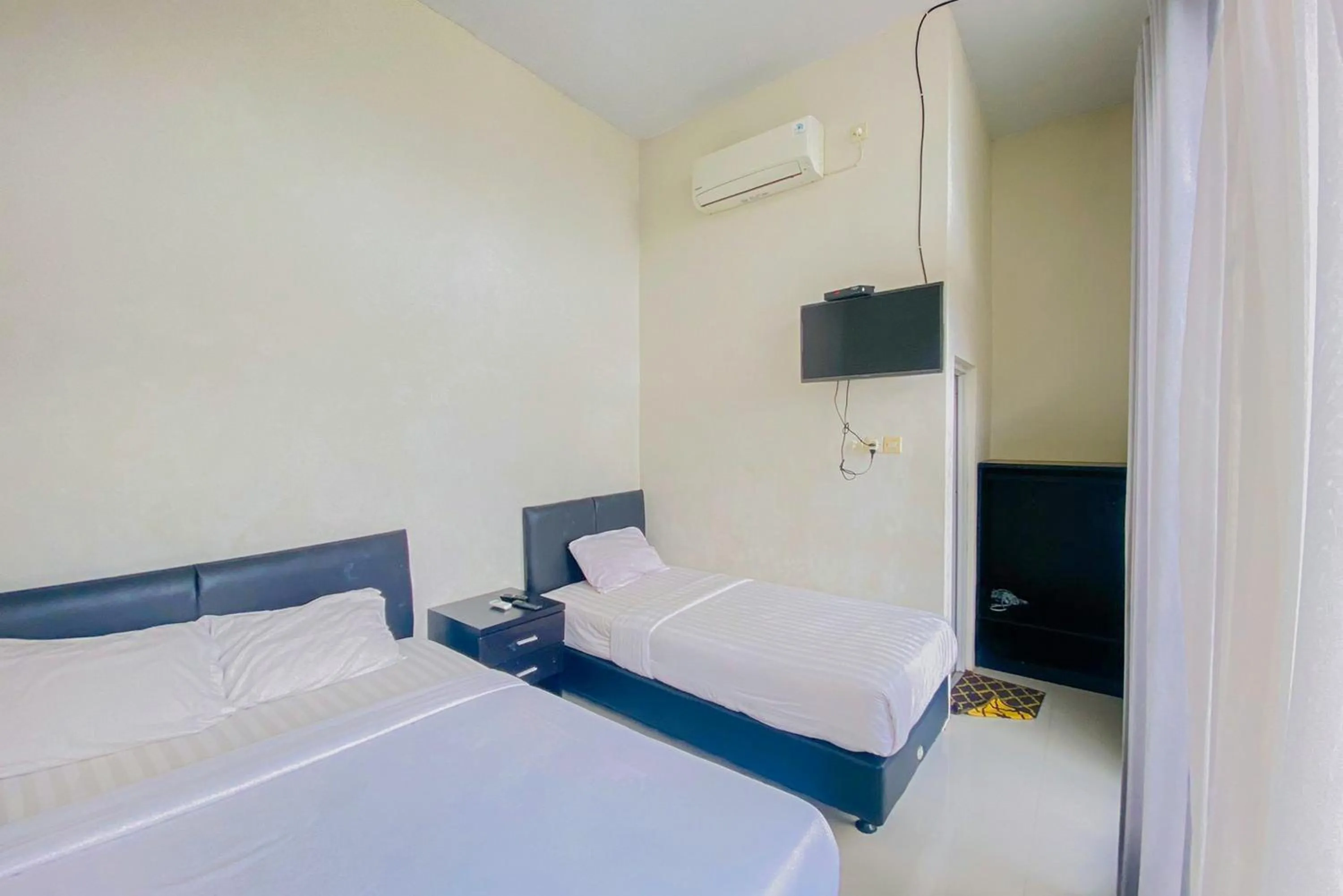 Bed in OYO 2798 Semeru Residence Syariah