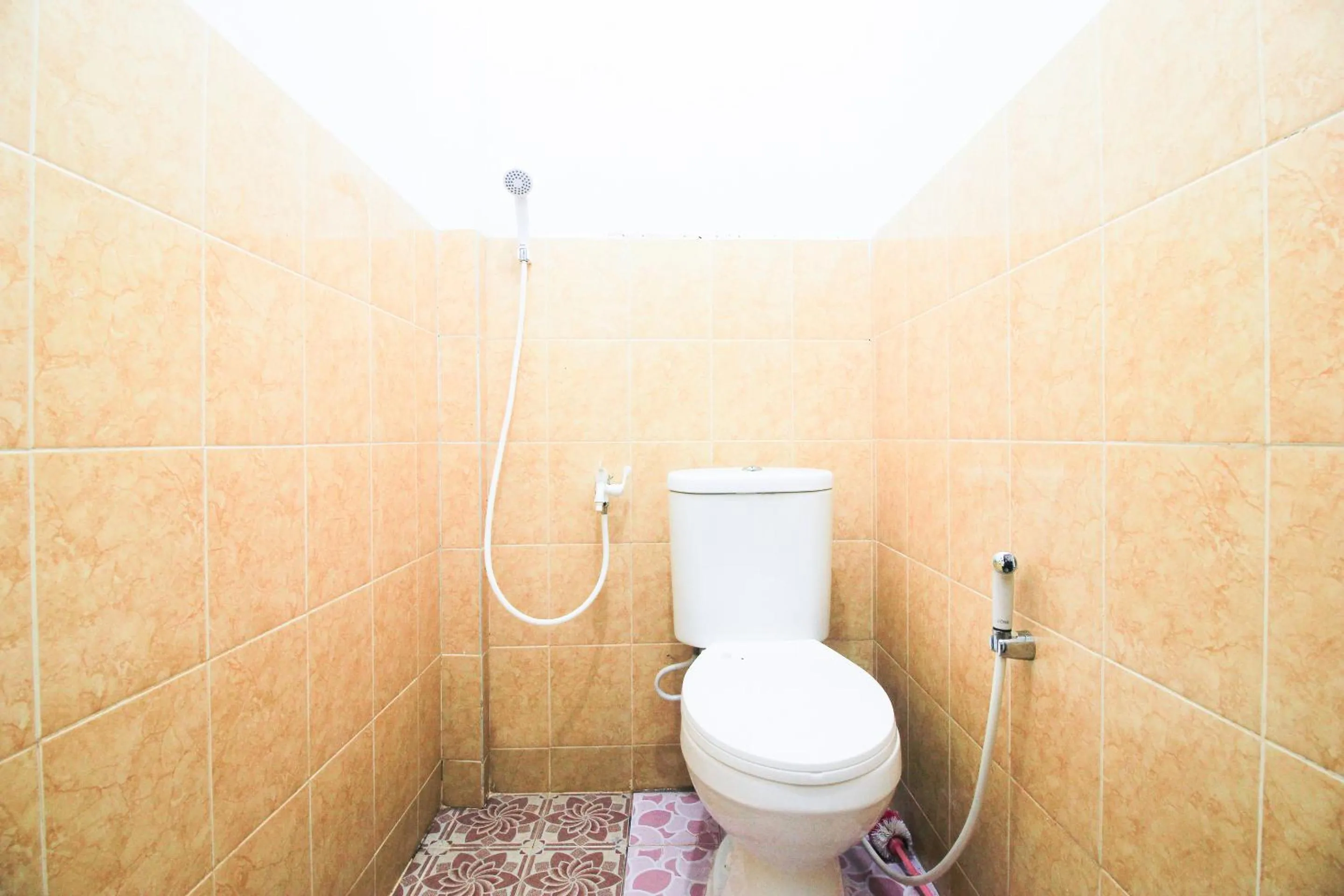 Bathroom in RedDoorz at Karangploso 2