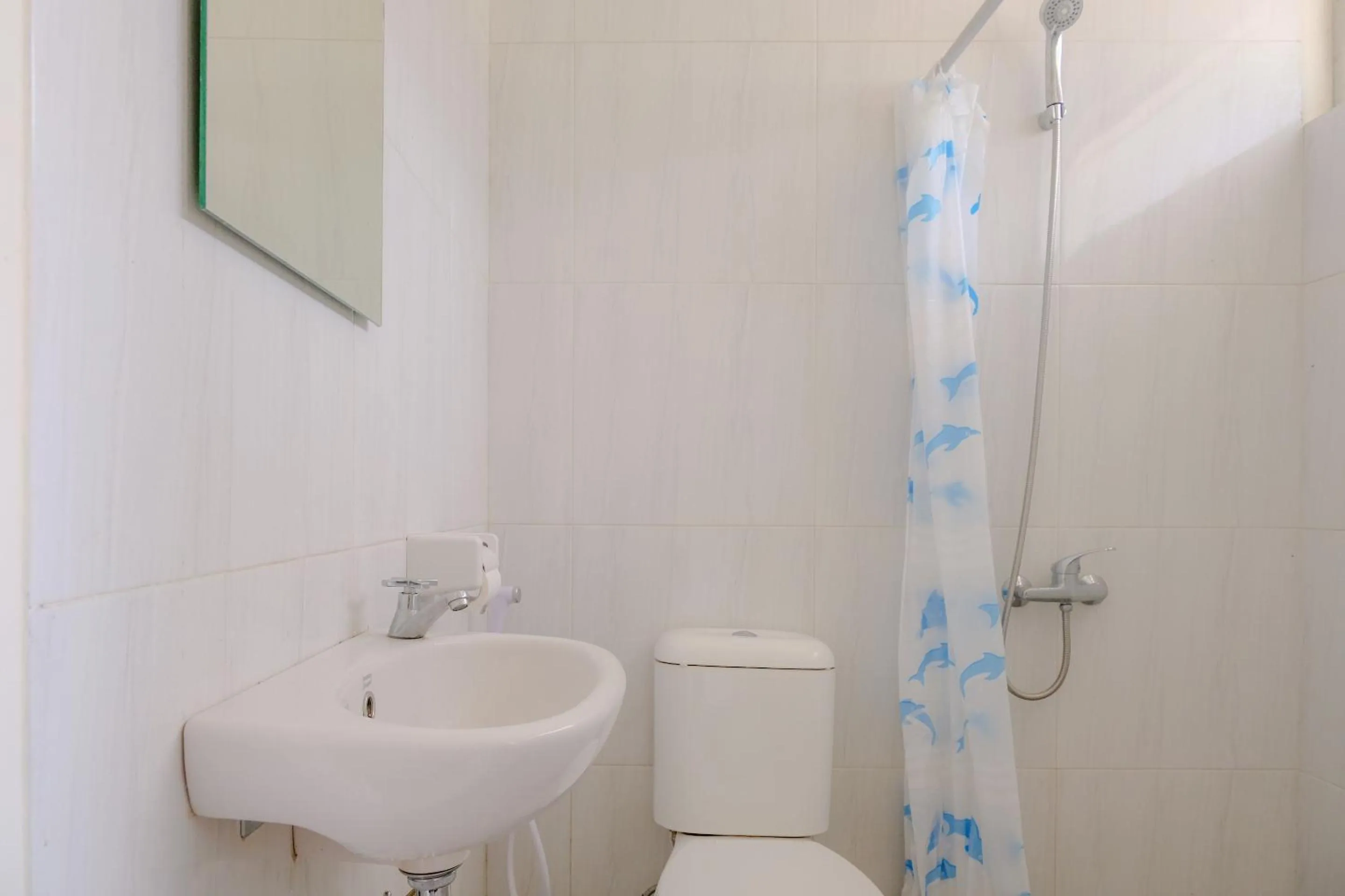 Bathroom in RedDoorz at Karangploso 2