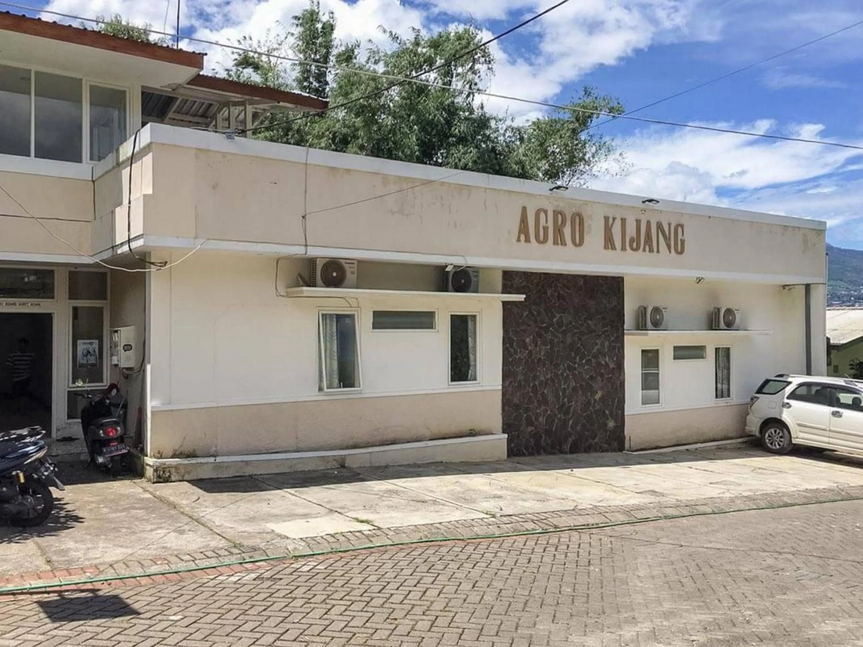 Facade/entrance in RedDoorz at Karangploso 2
