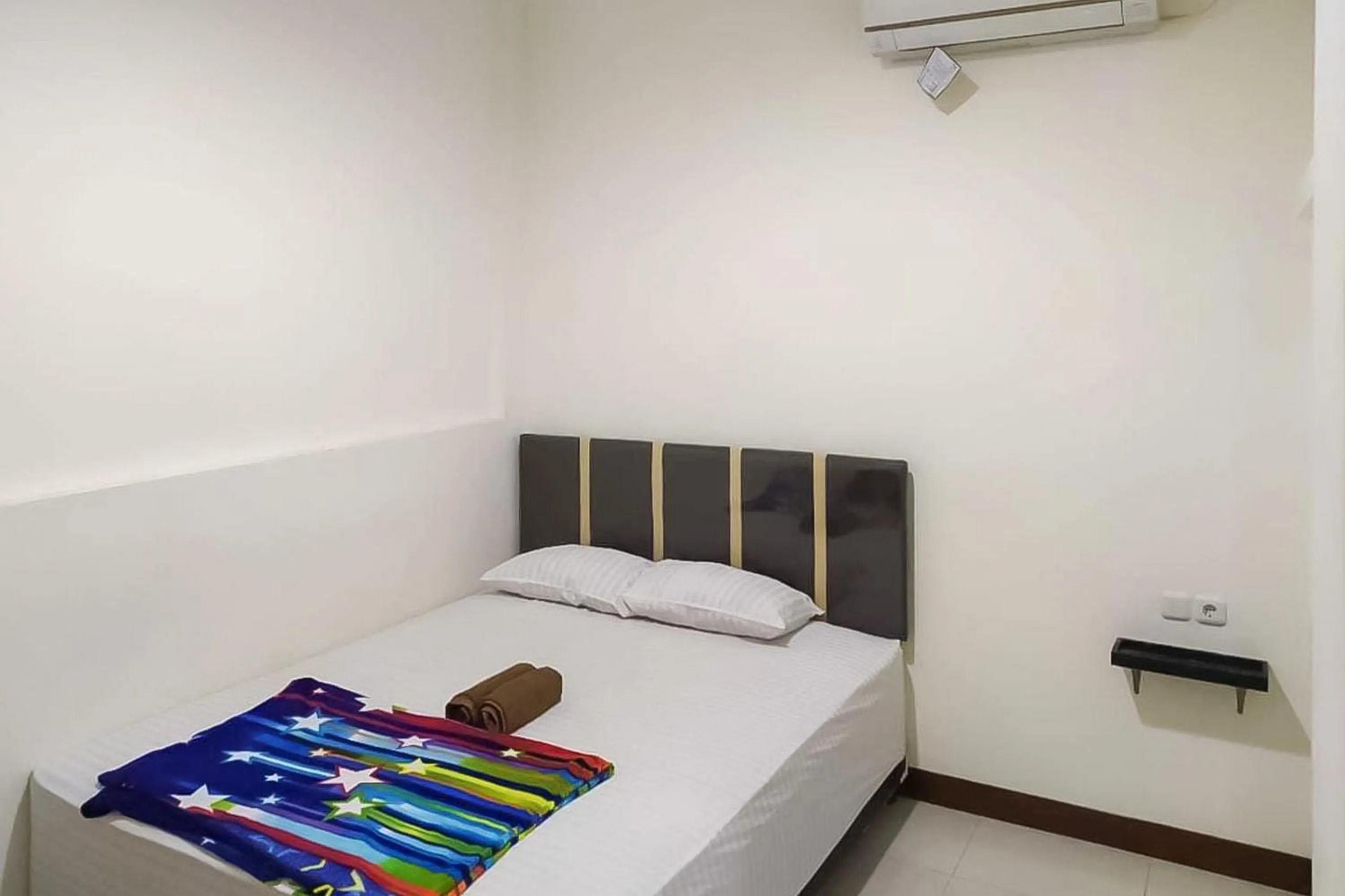 Bedroom, Bed in RedDoorz at Karangploso 2