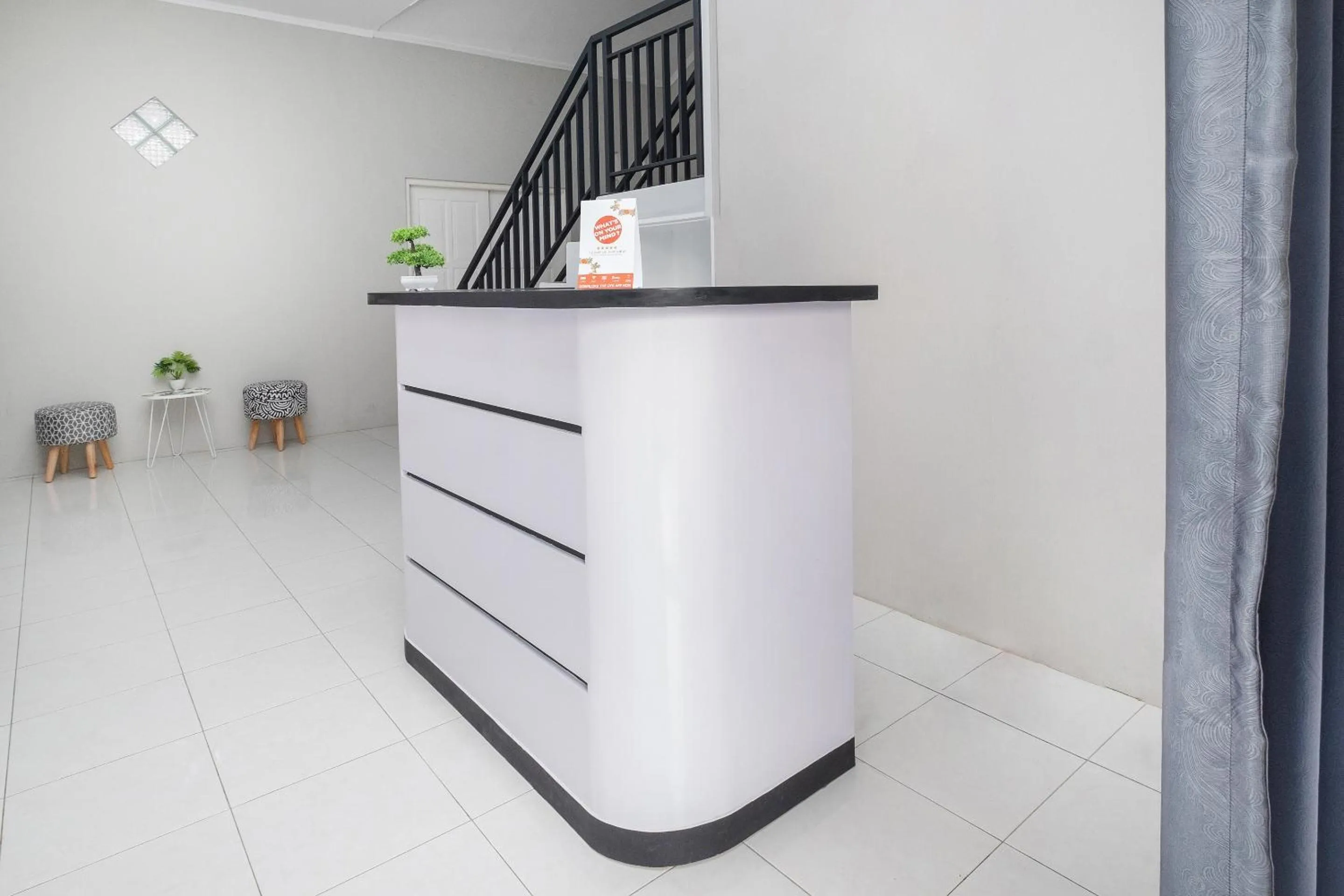 Lobby or reception in Hotel O Nareswari Guest House Syariah