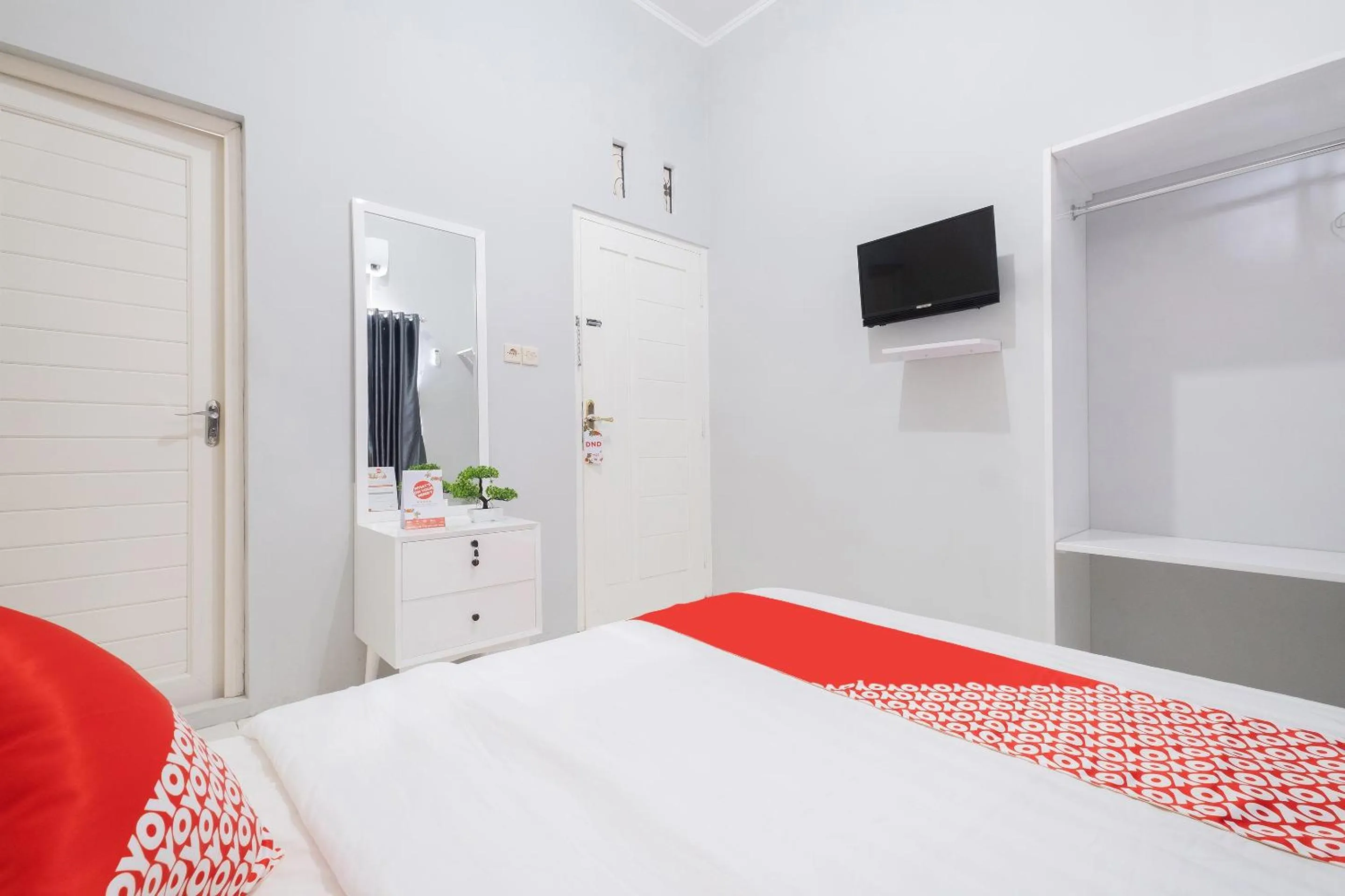 Bedroom, Bed in Hotel O Nareswari Guest House Syariah