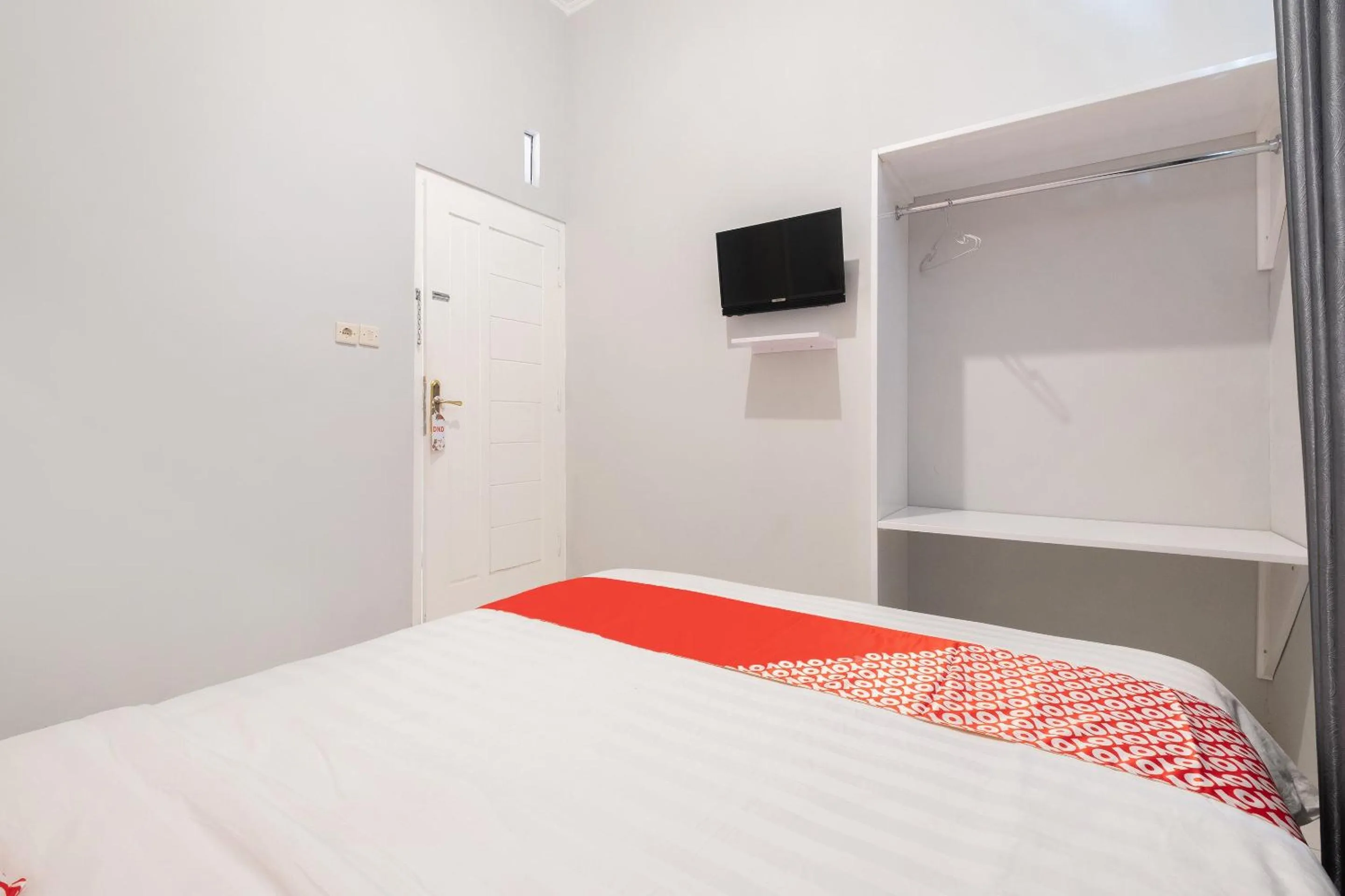 Bedroom, Bed in Hotel O Nareswari Guest House Syariah