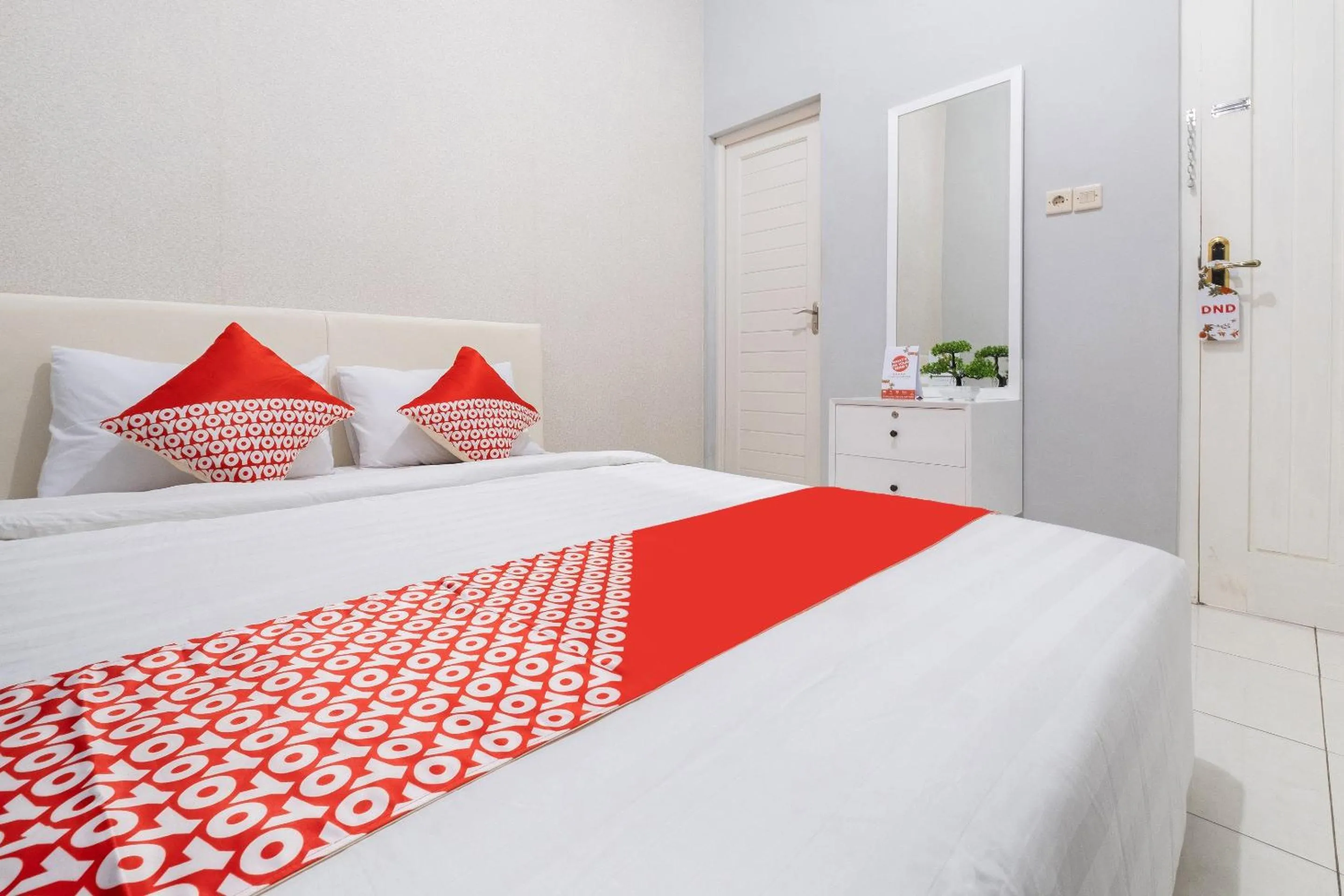 Bedroom, Bed in Hotel O Nareswari Guest House Syariah