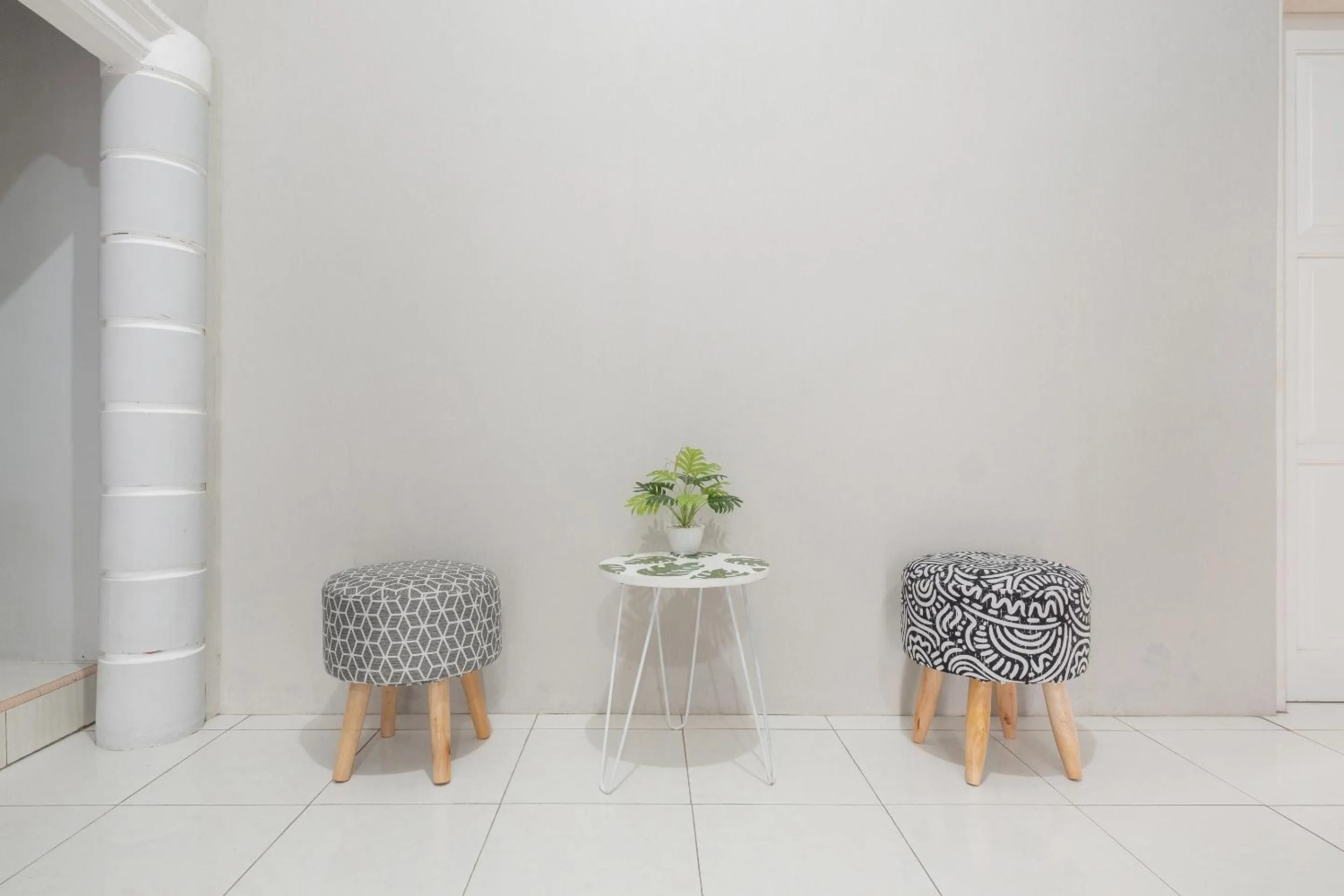 Lobby or reception in Hotel O Nareswari Guest House Syariah