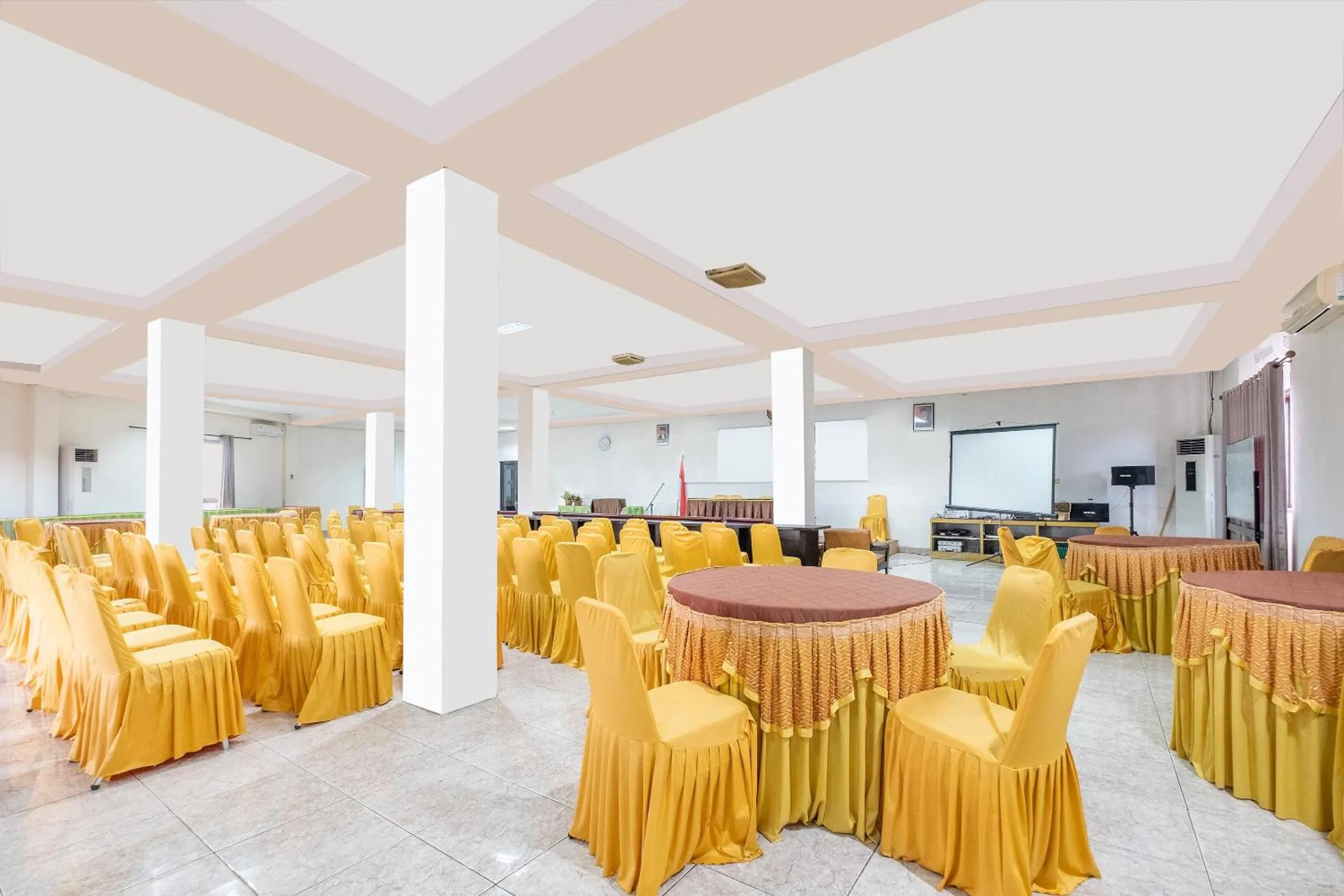 Banquet/Function facilities in Hotel O Transit 2