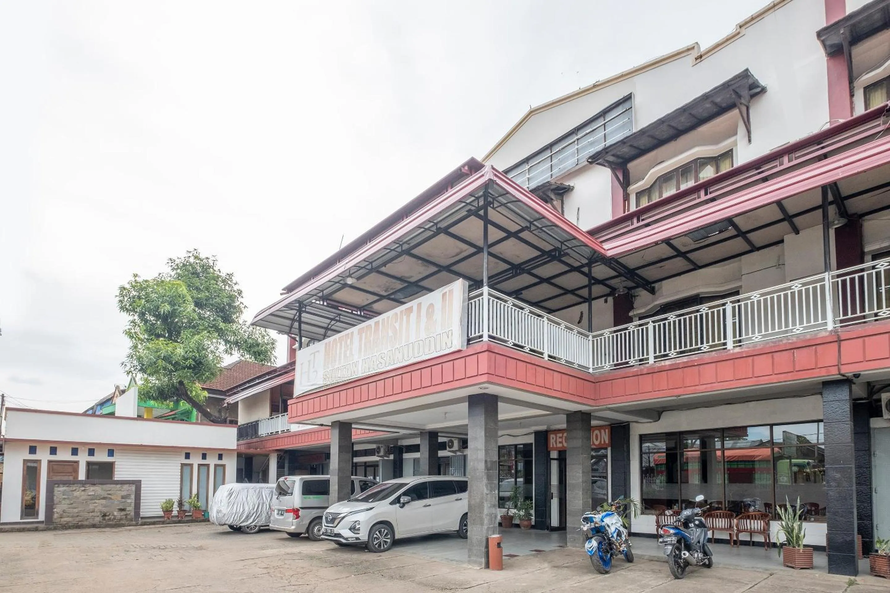Facade/entrance in Hotel O Transit 2