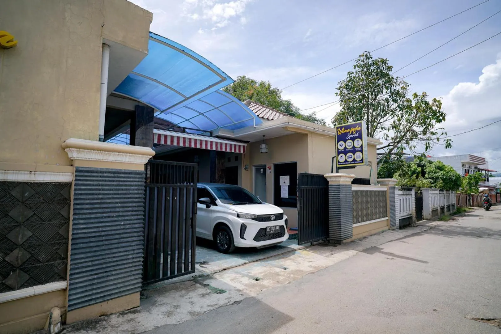 Parking in RedDoorz Syariah near Unila Lampung