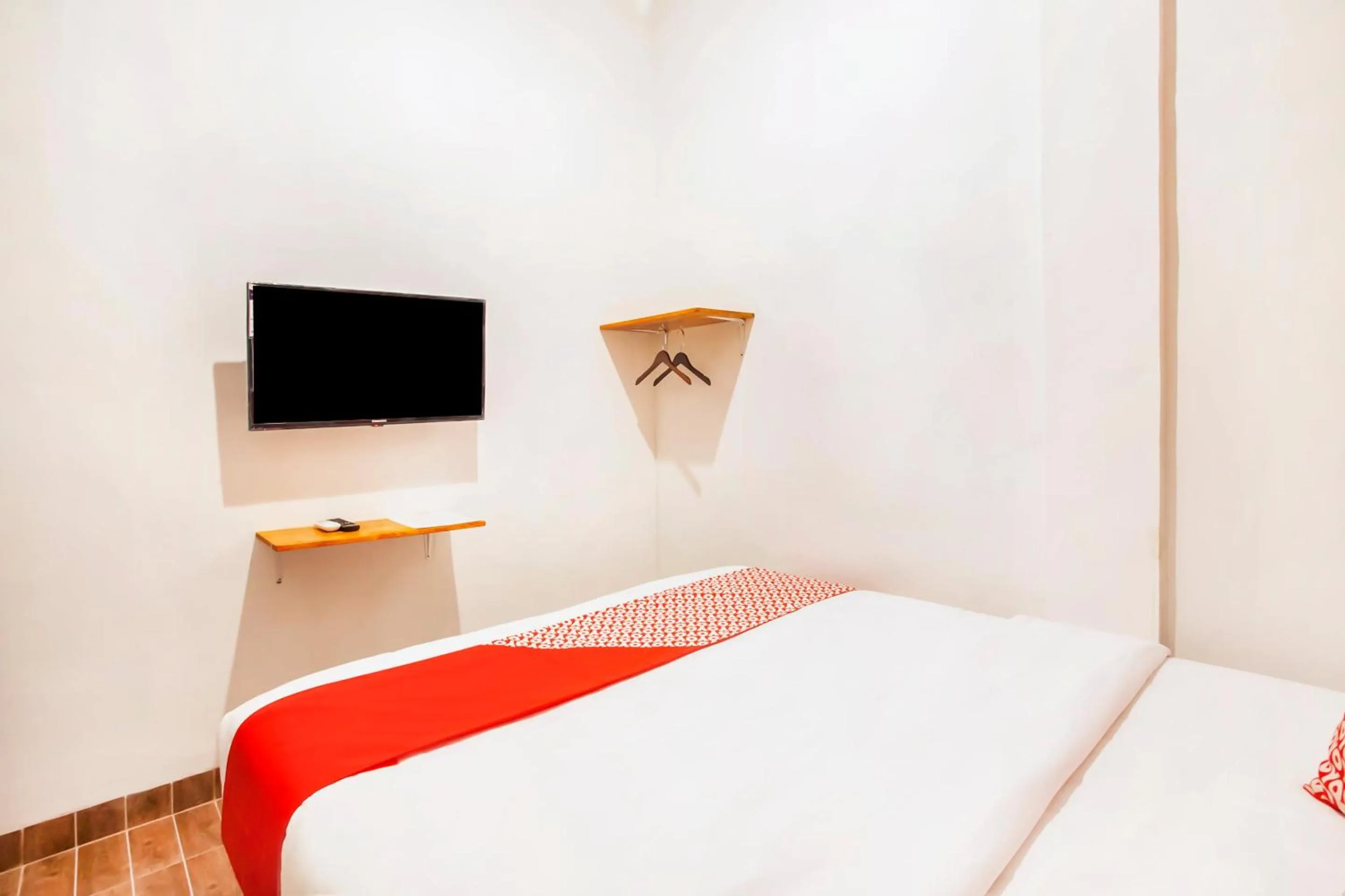 Bedroom in Hotel O Sutomo Inn