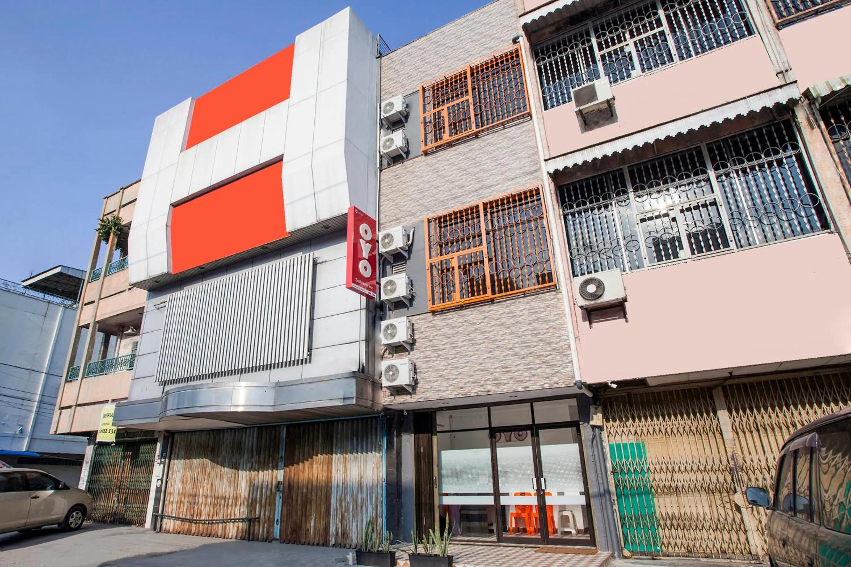 Facade/entrance in Hotel O Sutomo Inn