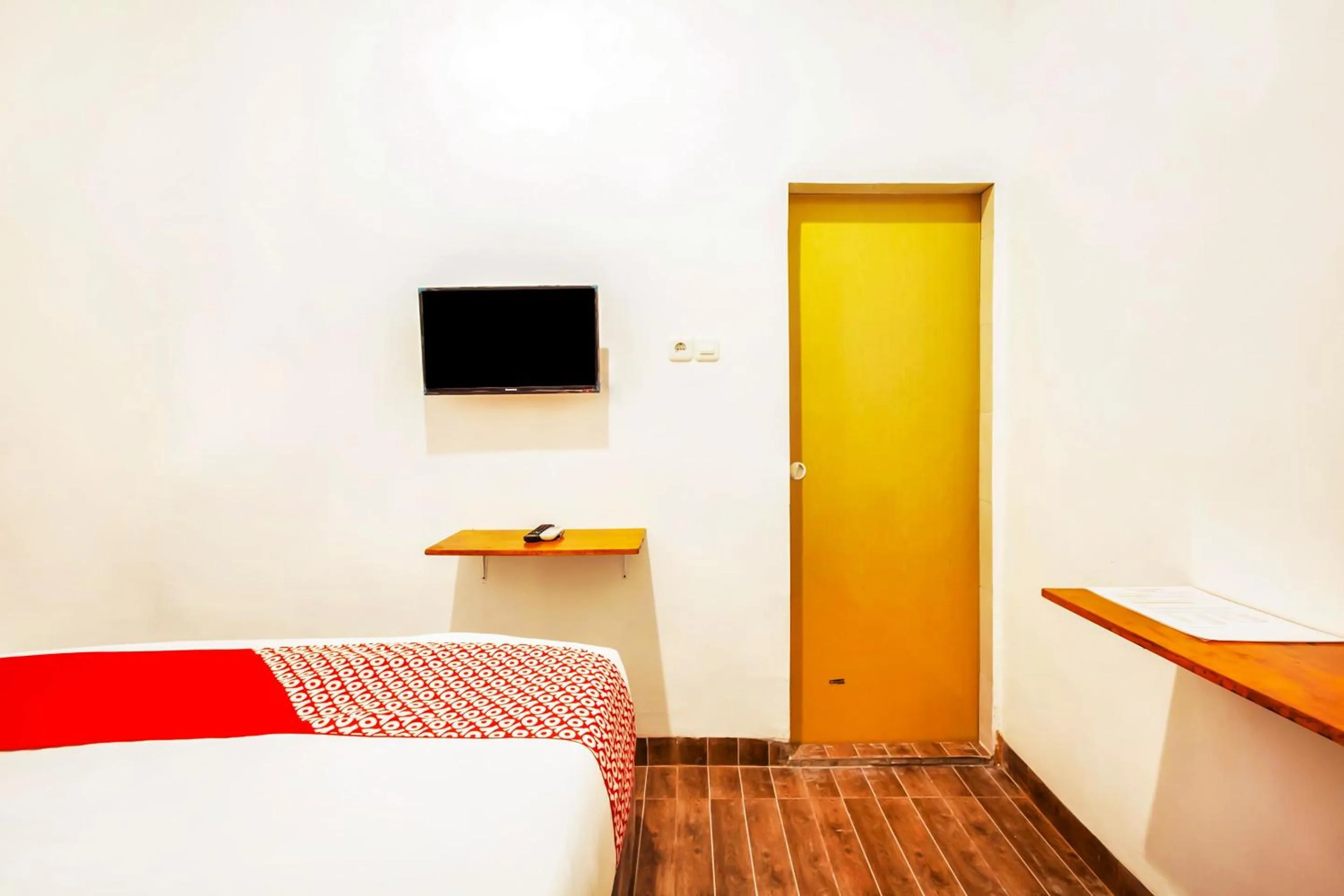 Bedroom in Hotel O Sutomo Inn