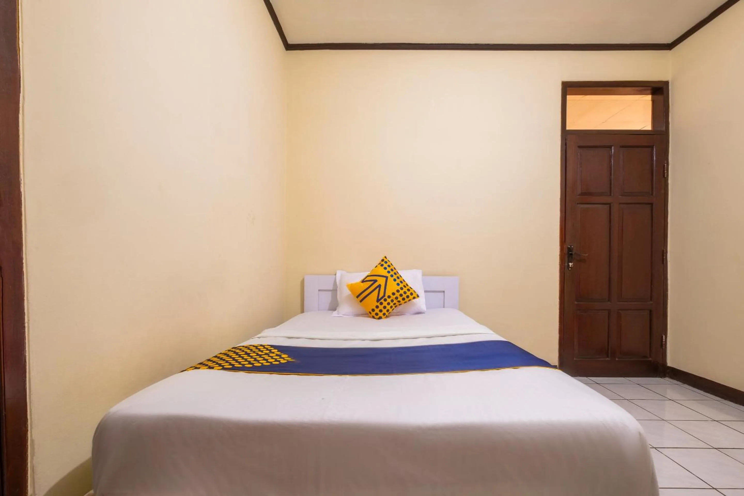 Bedroom in Super OYO 2672 Bee M Syariah