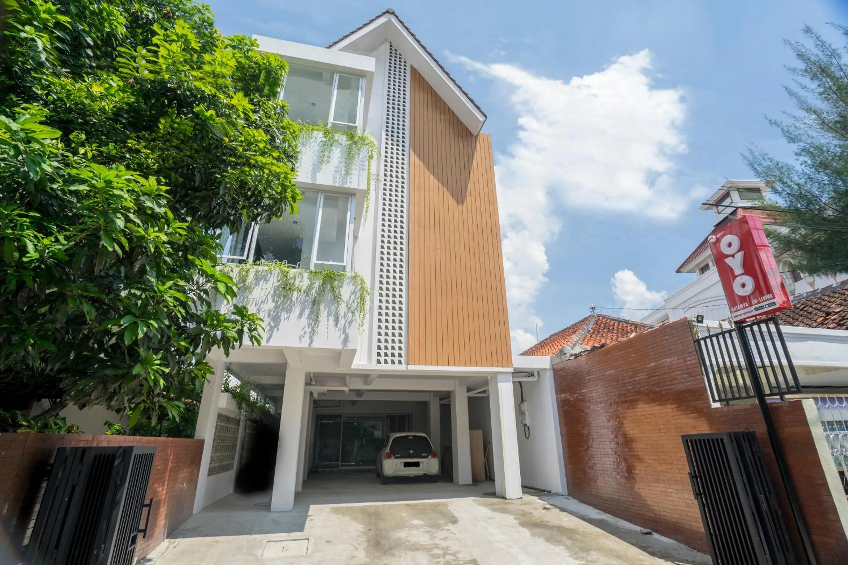 Facade/entrance in Collection O 2627 Ratamya Co-living
