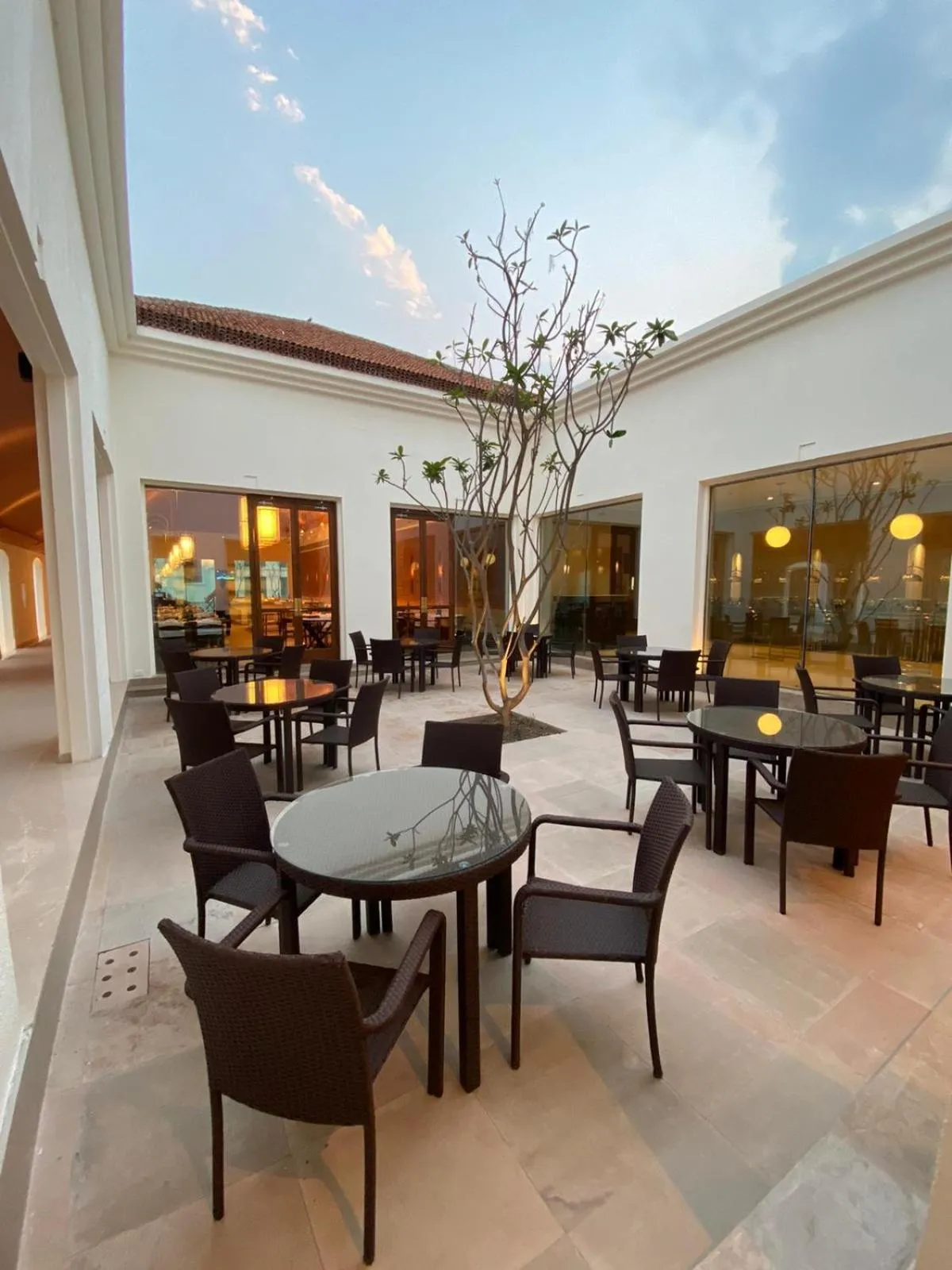 Restaurant/places to eat in Marasa Sarovar Premiere, Bodhgaya