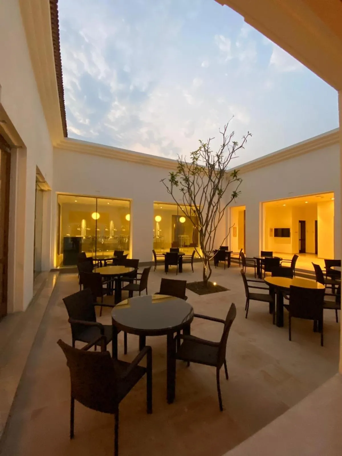 Restaurant/places to eat in Marasa Sarovar Premiere, Bodhgaya