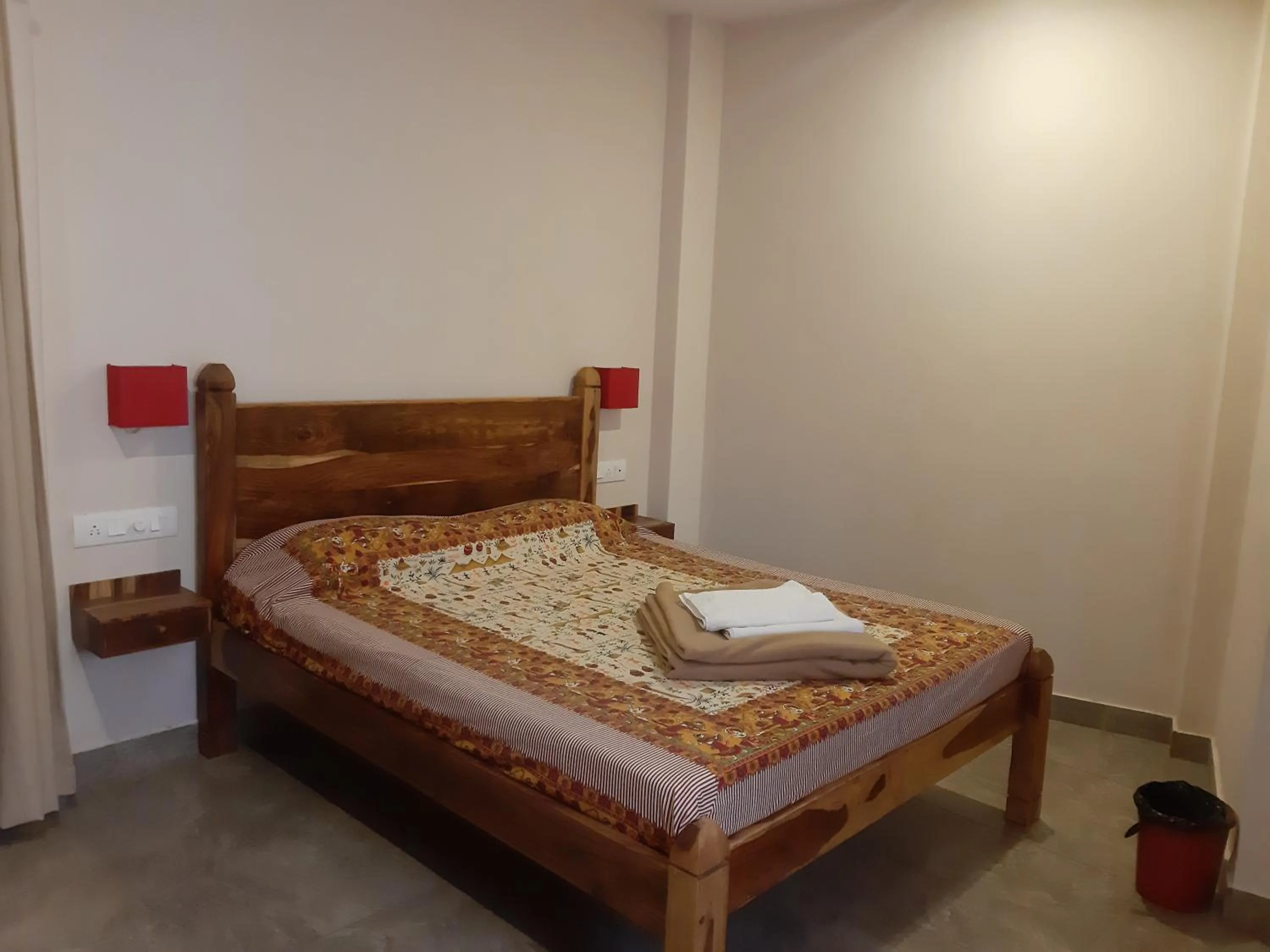 Bed in Corsican Haveli