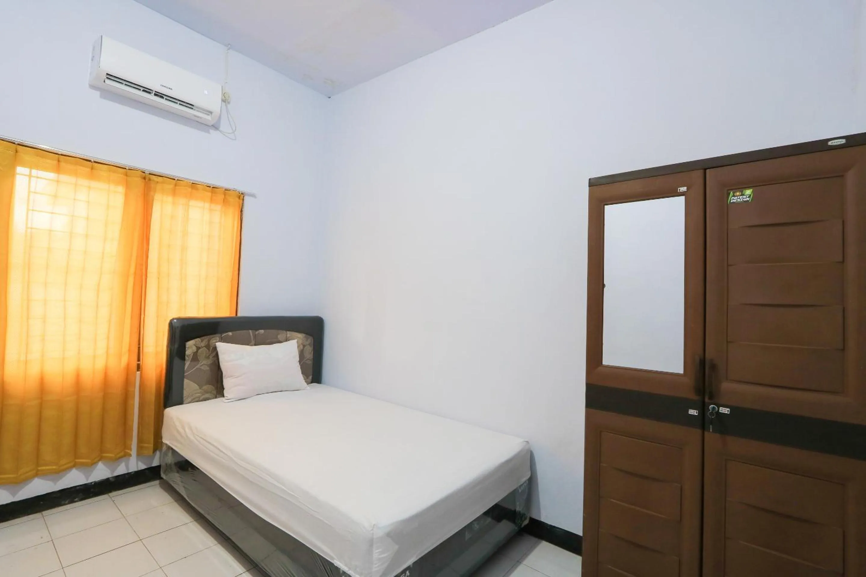 Bedroom, Bed in OYO Life 2724 Wisma Wijaya