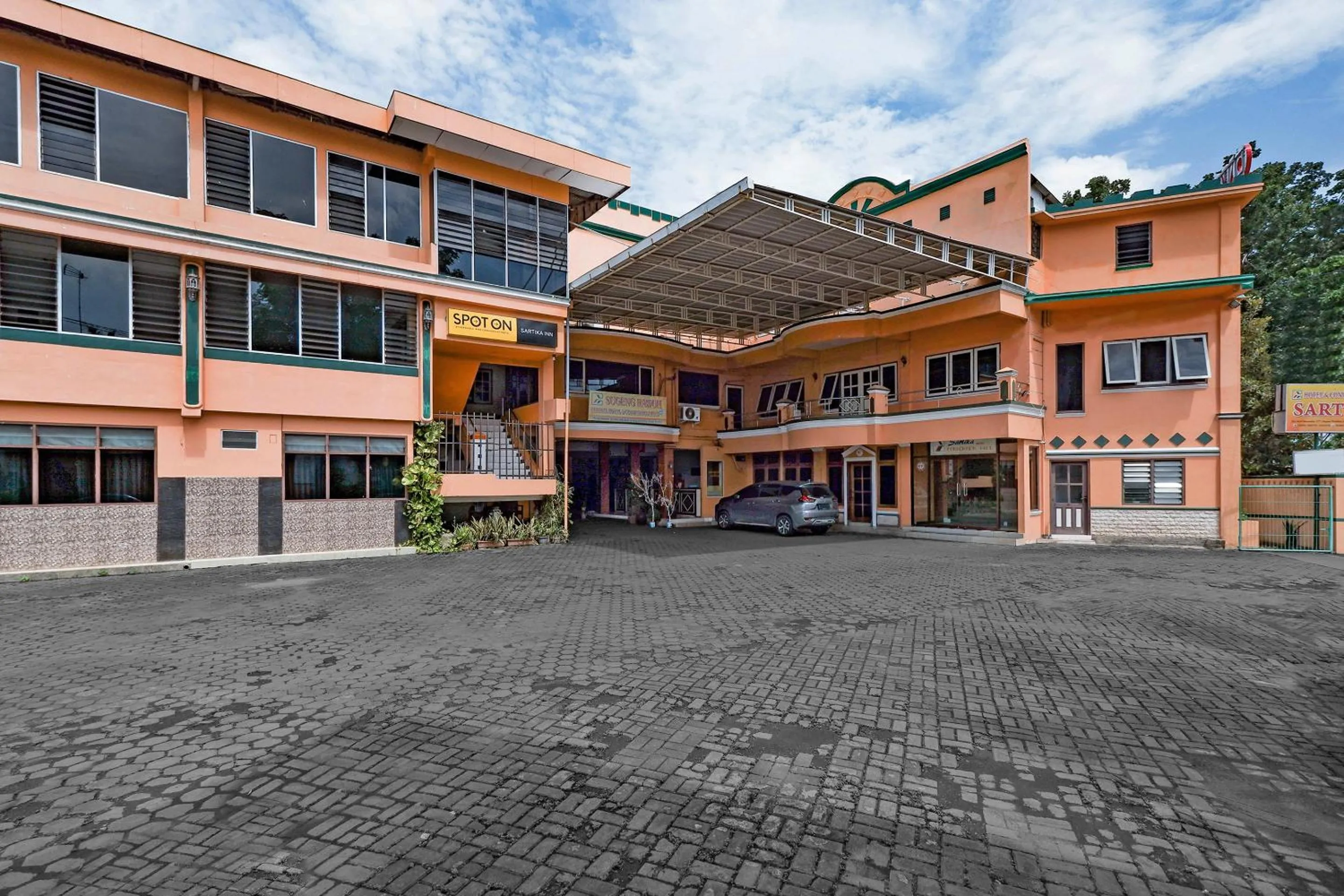 Property Building in SUPER OYO 2865 Sartika Inn Pati