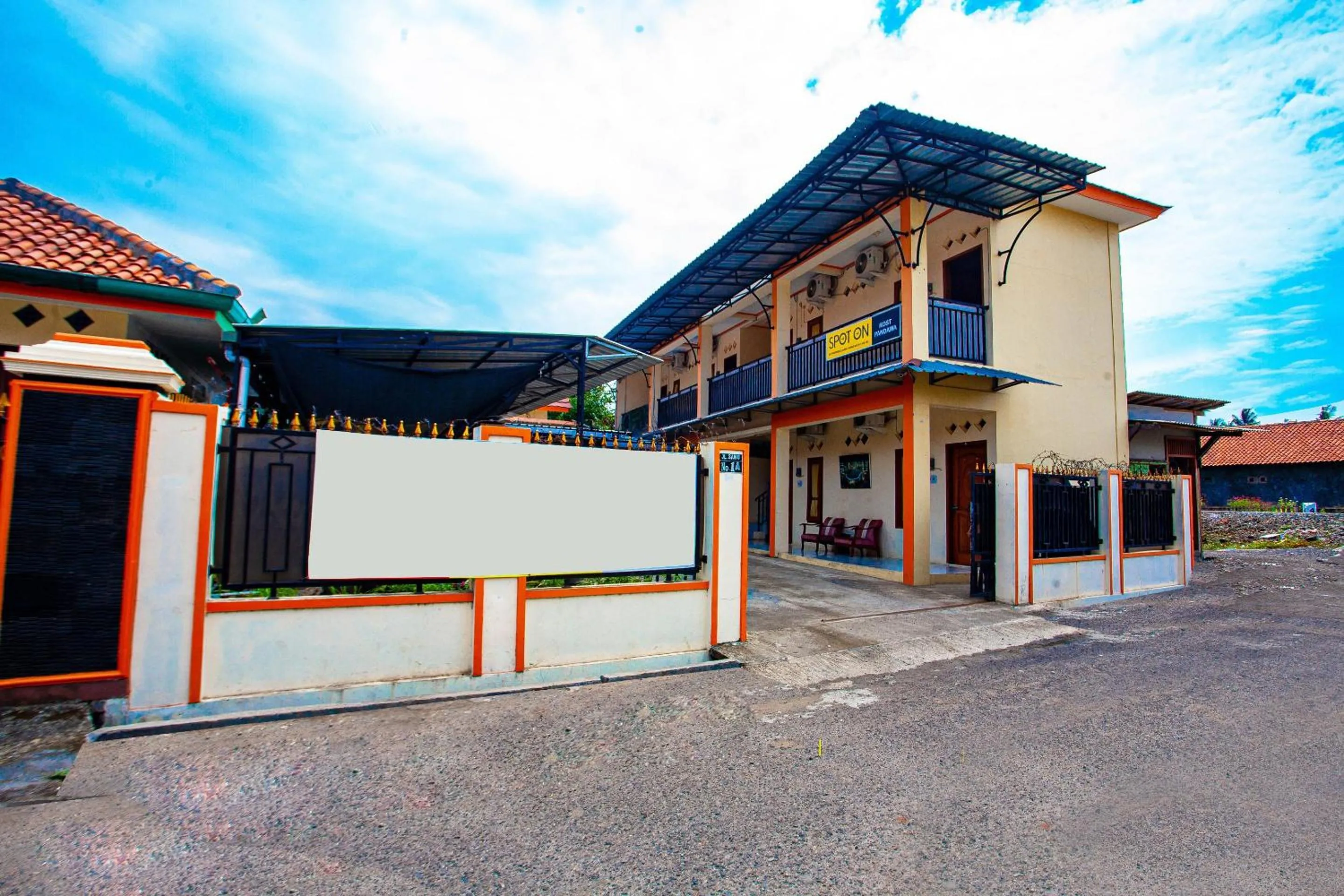 Facade/entrance in SPOT ON 2875 Kost Pandawa Syariah