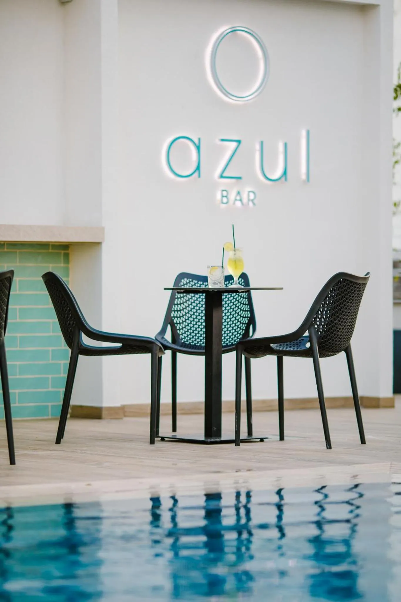 Restaurant/places to eat in Cosmo Napa Boutique Hotel