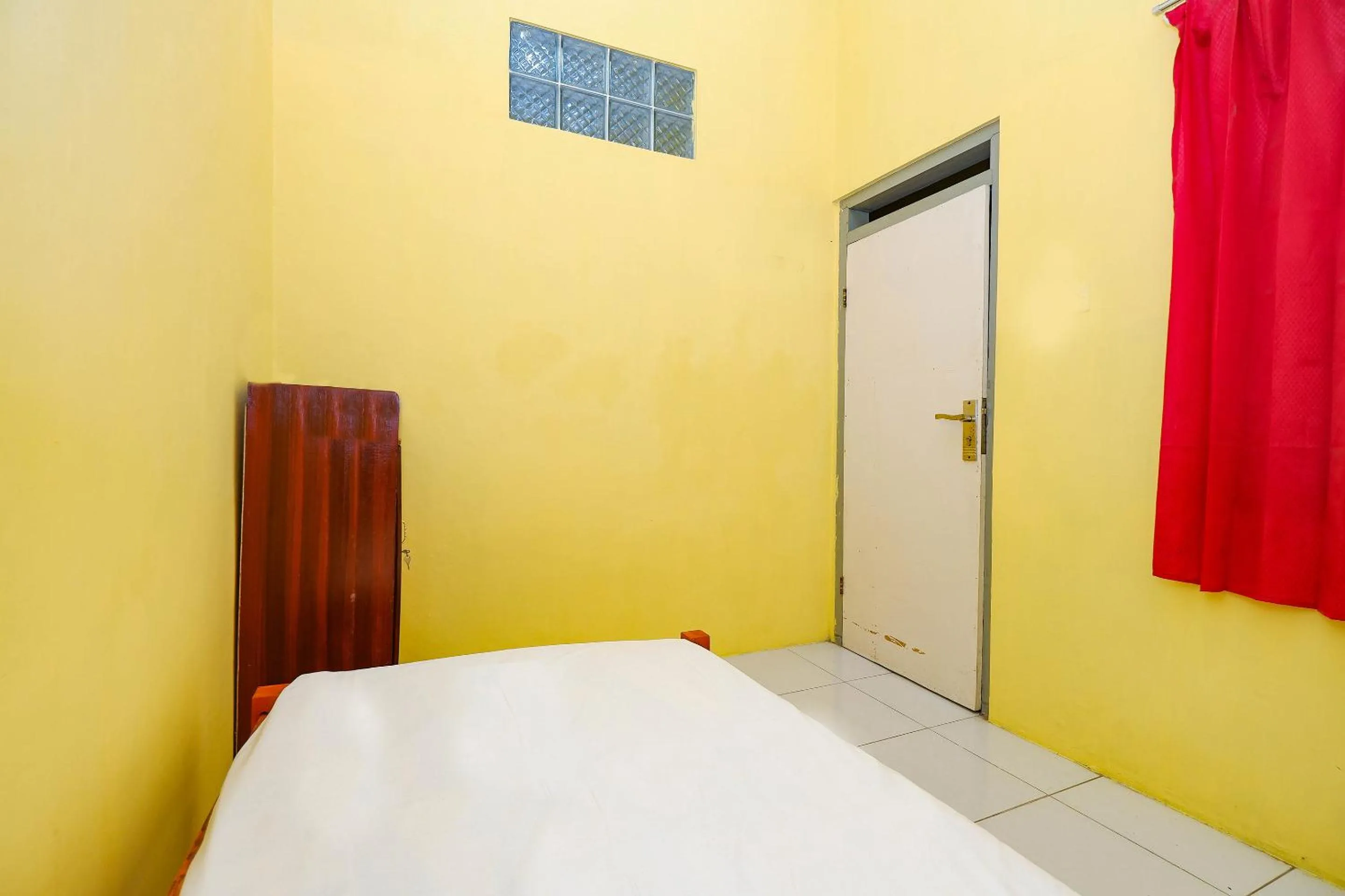 Bedroom, Bed in OYO Life 2867 Kos Kuning