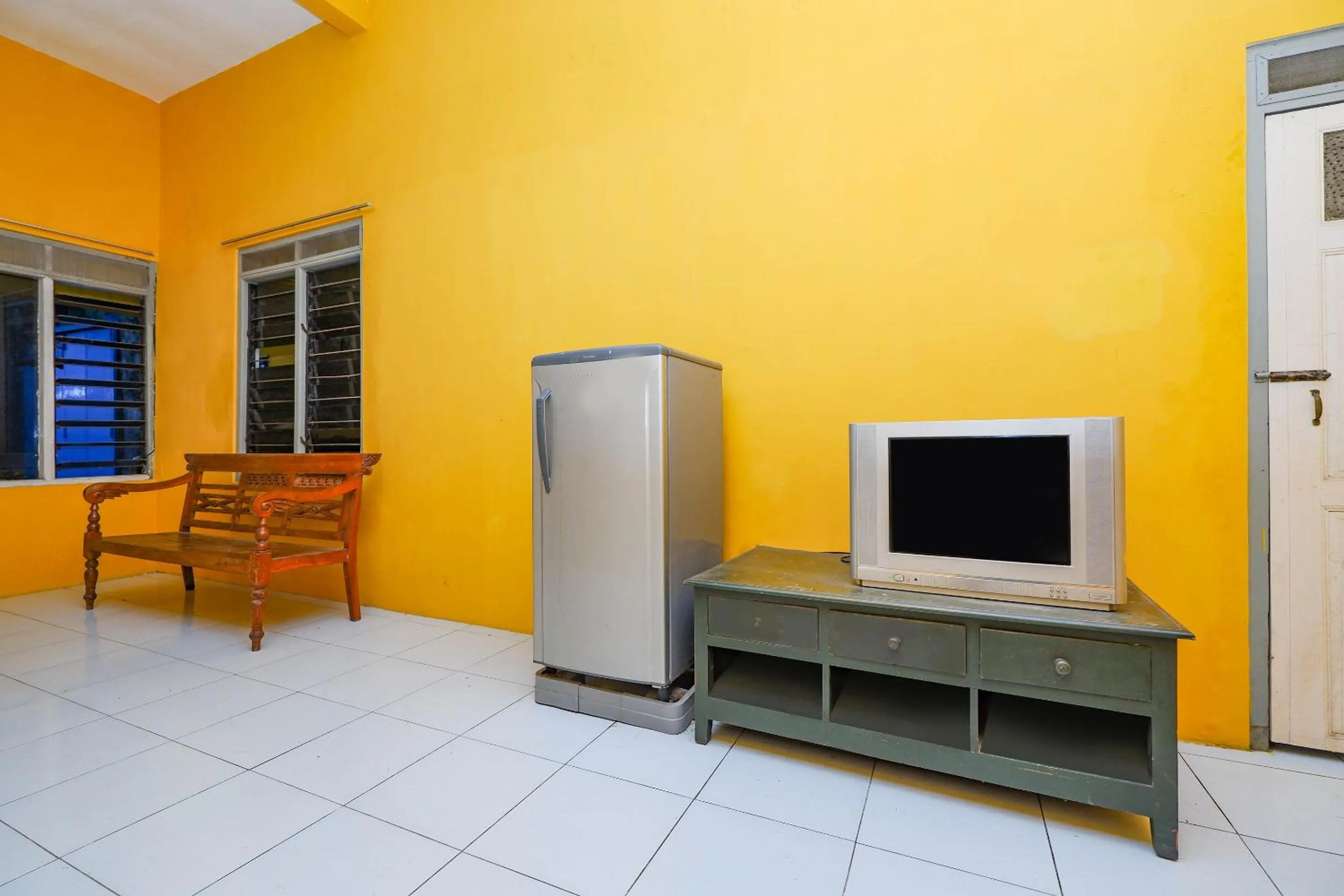Area and facilities in OYO Life 2867 Kos Kuning