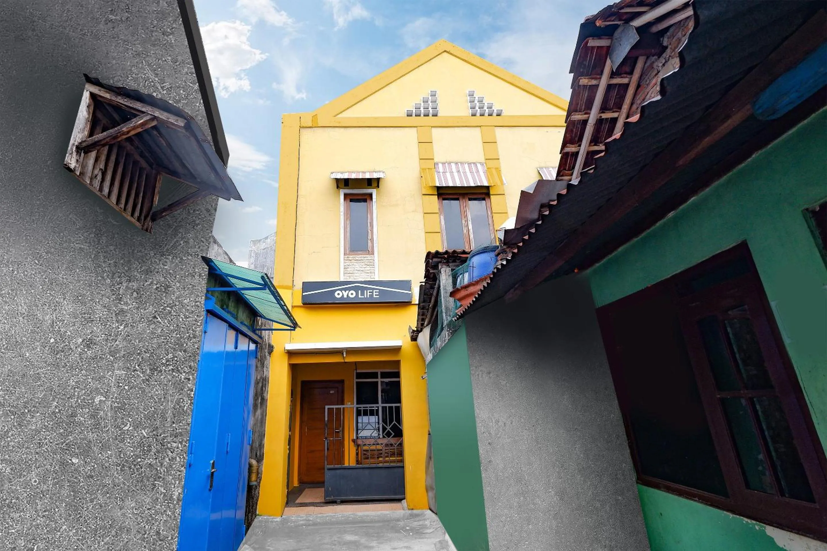 Facade/entrance in OYO Life 2867 Kos Kuning