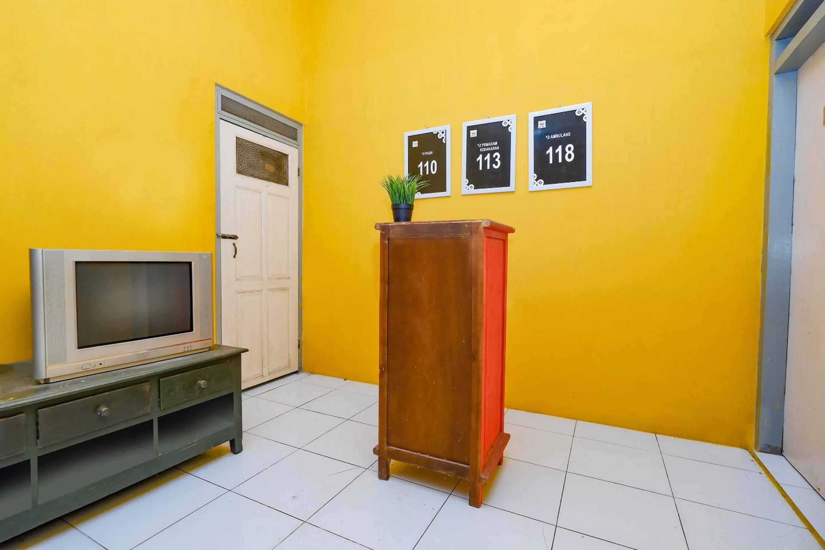 Lobby or reception in OYO Life 2867 Kos Kuning