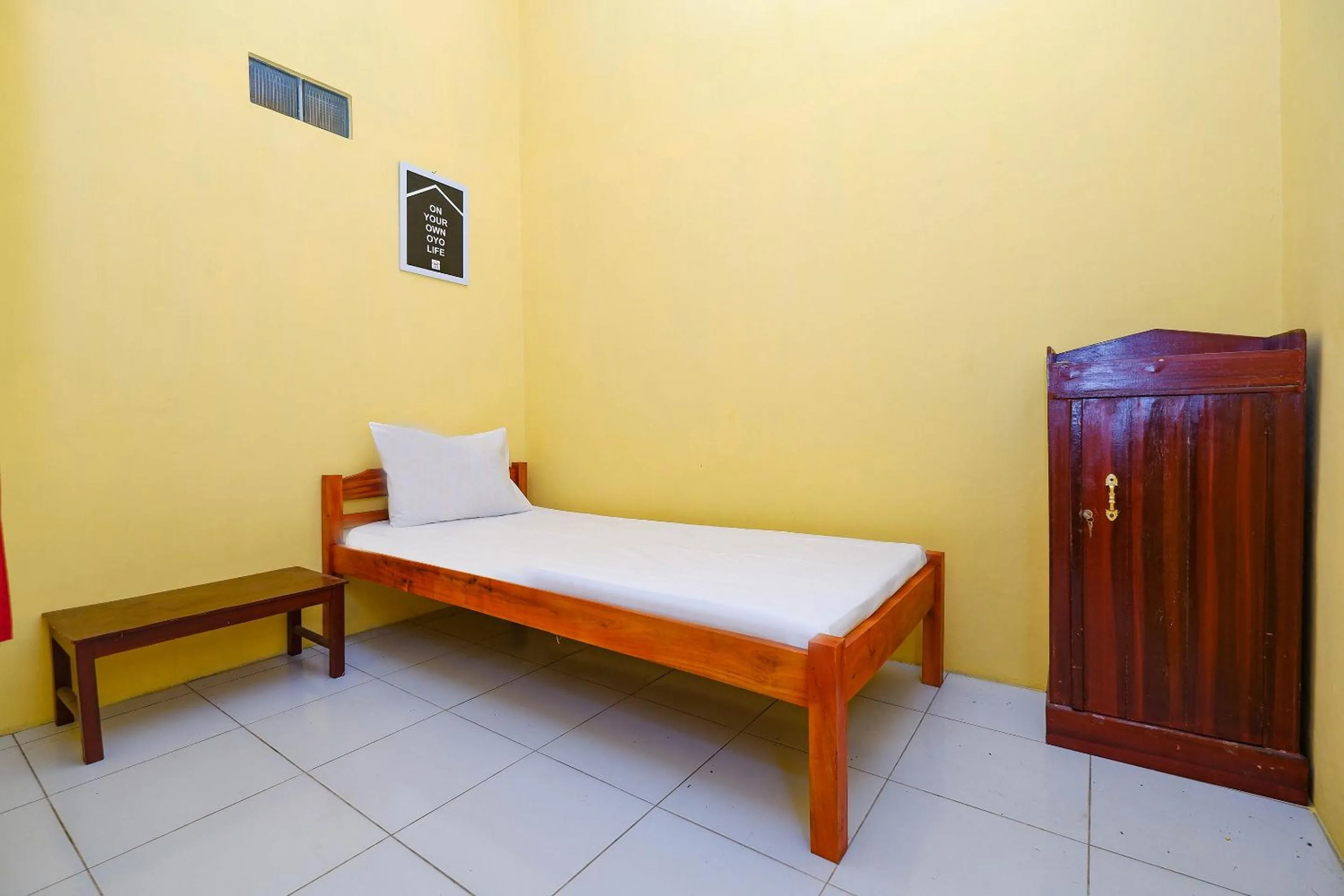 Bedroom, Bed in OYO Life 2867 Kos Kuning