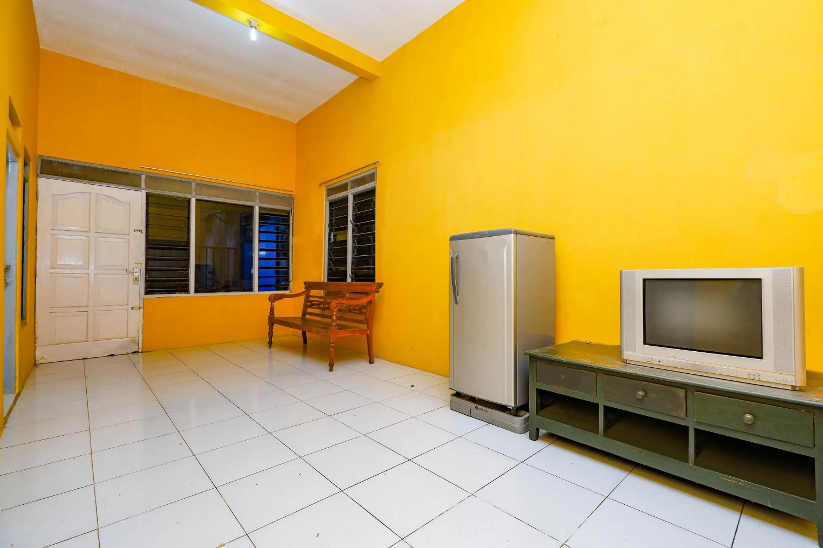 Area and facilities in OYO Life 2867 Kos Kuning