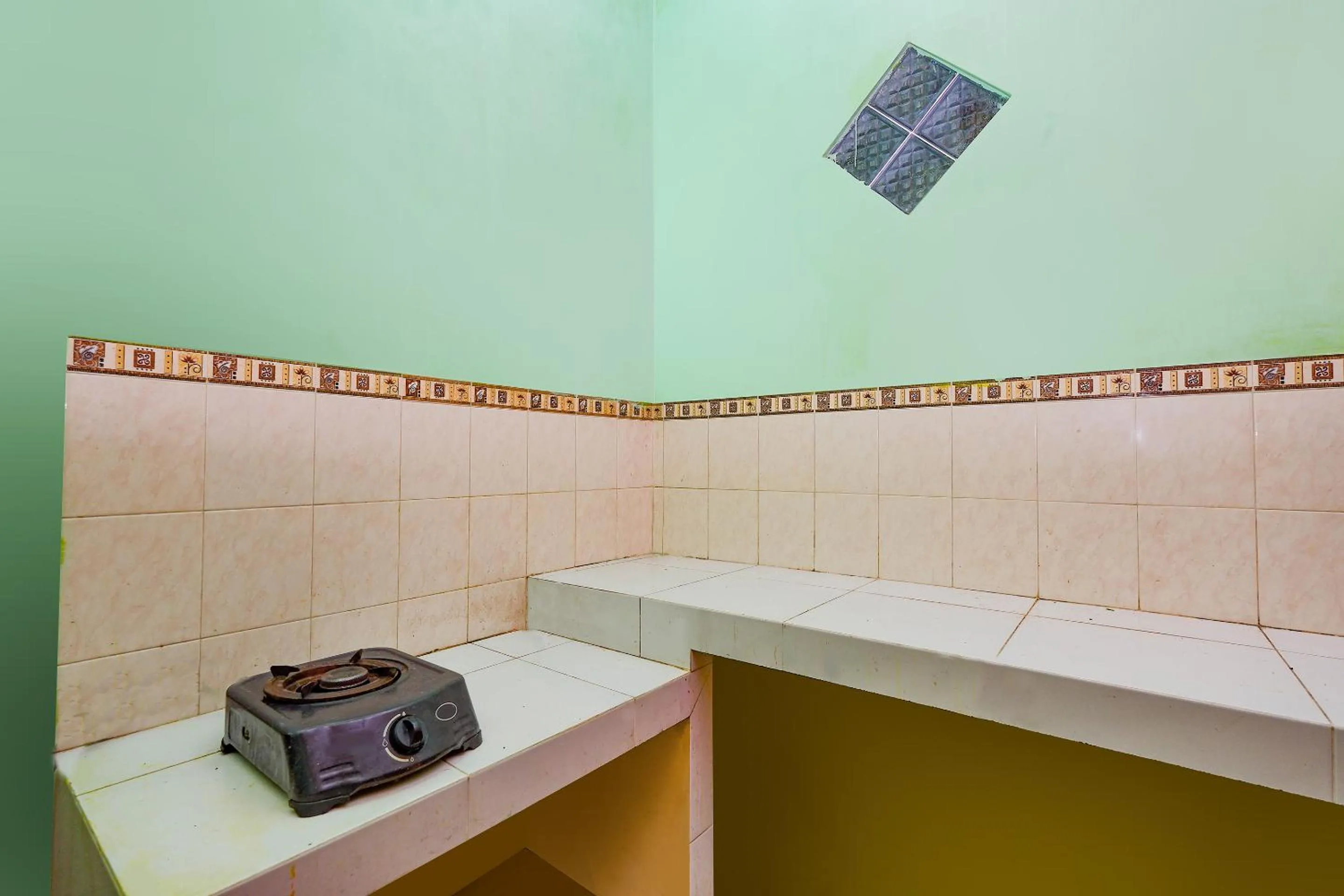 Kitchen or kitchenette in OYO Life 2867 Kos Kuning